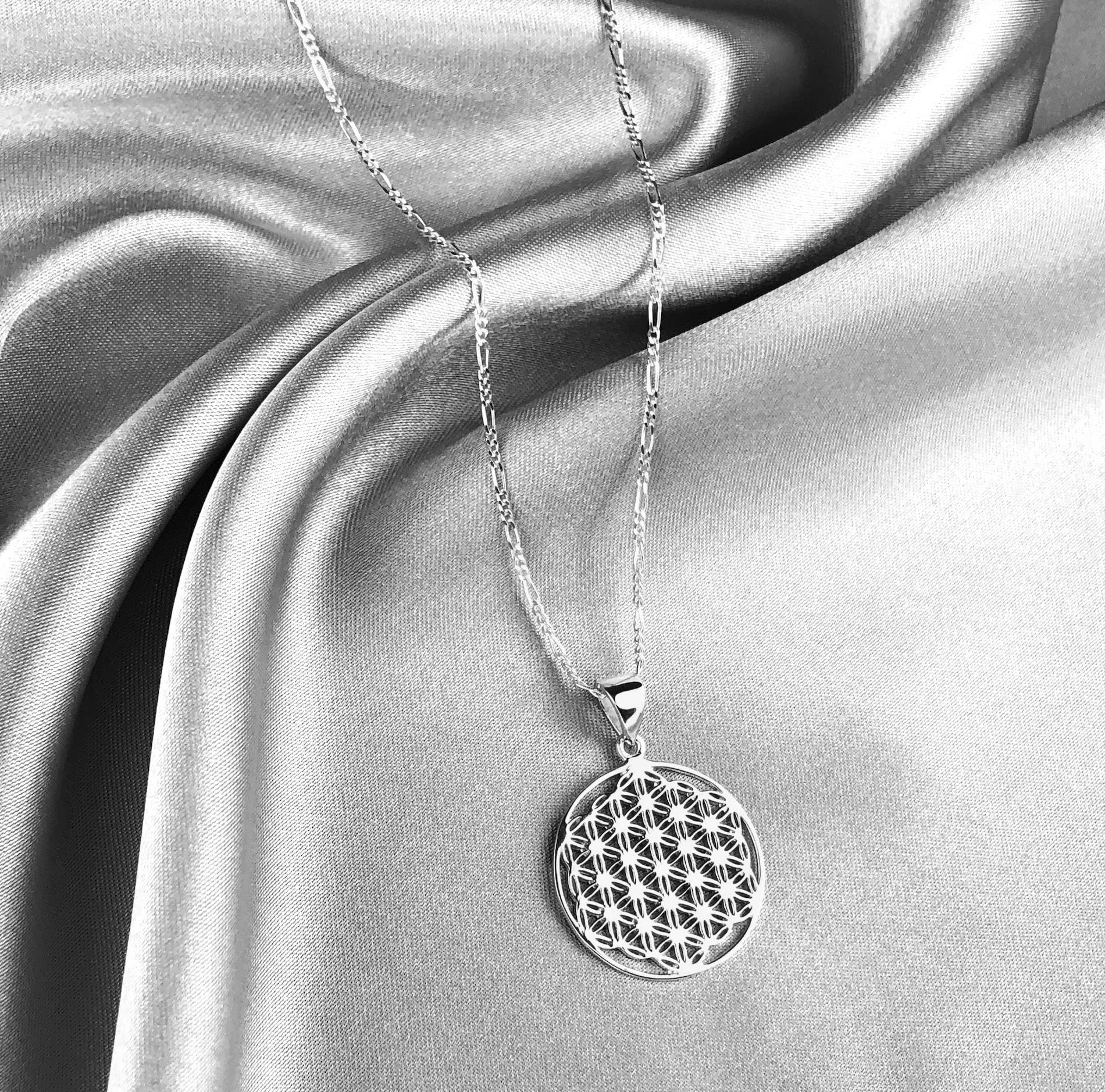 MadamLili - Blume des Lebens Halskette - 925 Sterling - Lebensblume Anhänger Heilige Geometrie Schmuck - Exklusive Schmuckbox