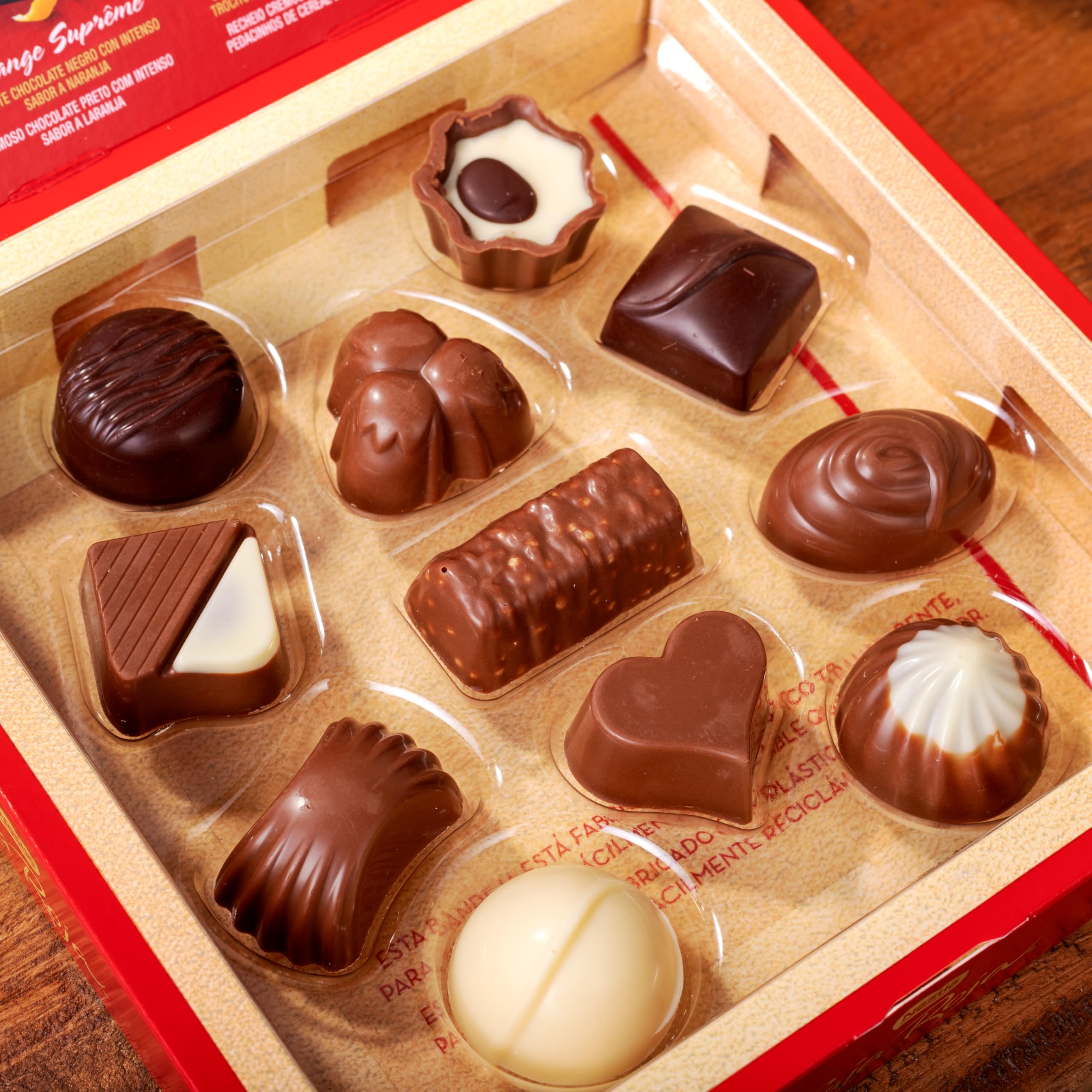 Made In Gift - Pack Sant Jordi Rosa y Bombones Personalizado con Nombre – Regalo Romántico “Te Voy a Comer a Versos” – Detalle Original con Chocolate para Pareja 23 Abril (Feliz Sant Jordi) — view 3