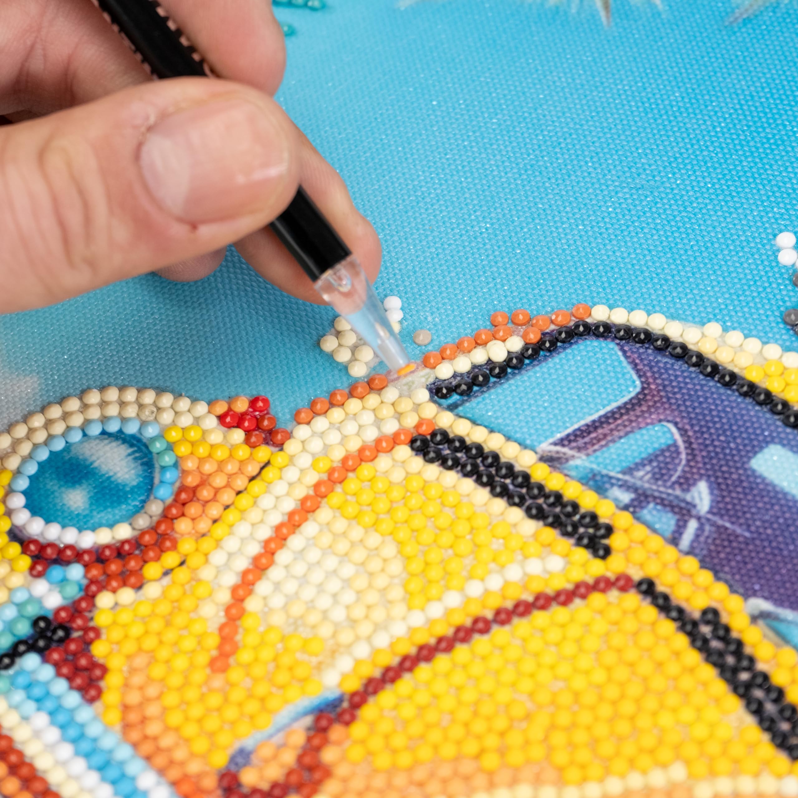 Kit De Pintura De Diamantes DIAMANTINY – Cuadro Retro Coche Amarillo | Mosaico DIY Con Gemas 3D | Actividad Relajante Y Creativa Para Niños +8 Años