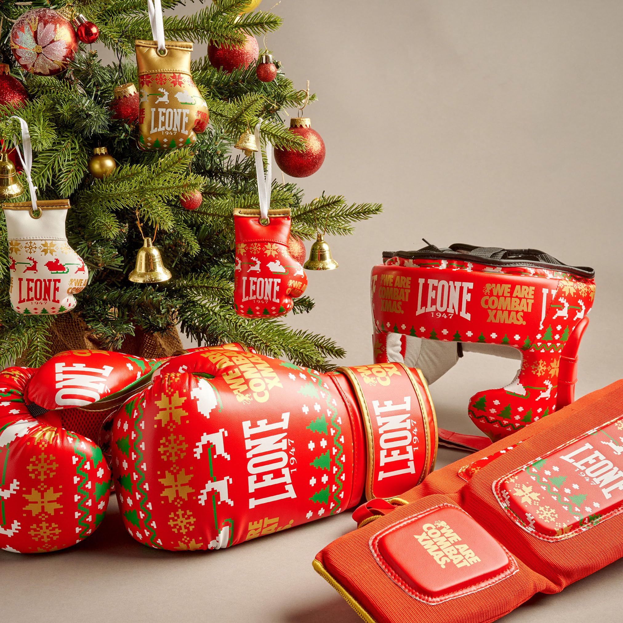 LEONE 1947 Mini-Boxhandschuh – Weihnachtsbaumschmuck Im Retro-Design, Inkl. Satinband & Geschenkbox, Ideal Für Boxfans LEONE 1947 Mini-Boxhandschuh – Weihnachtsbaumschmuck Im Retro-Design, Inkl. Satinband & Geschenkbox, Ideal Für Boxfans