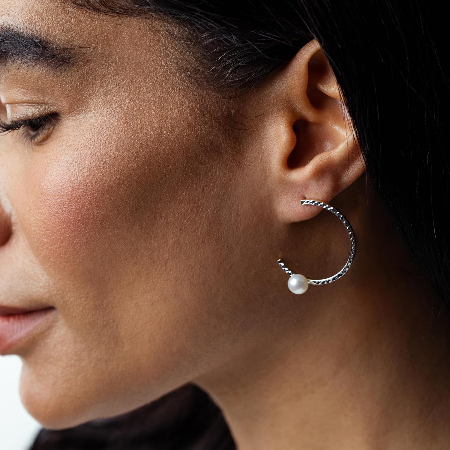 Judy Crowell Jewelry Sterling Silver and Rhodium Diamond Cut Hoop Earrings with Freshwater Pearl