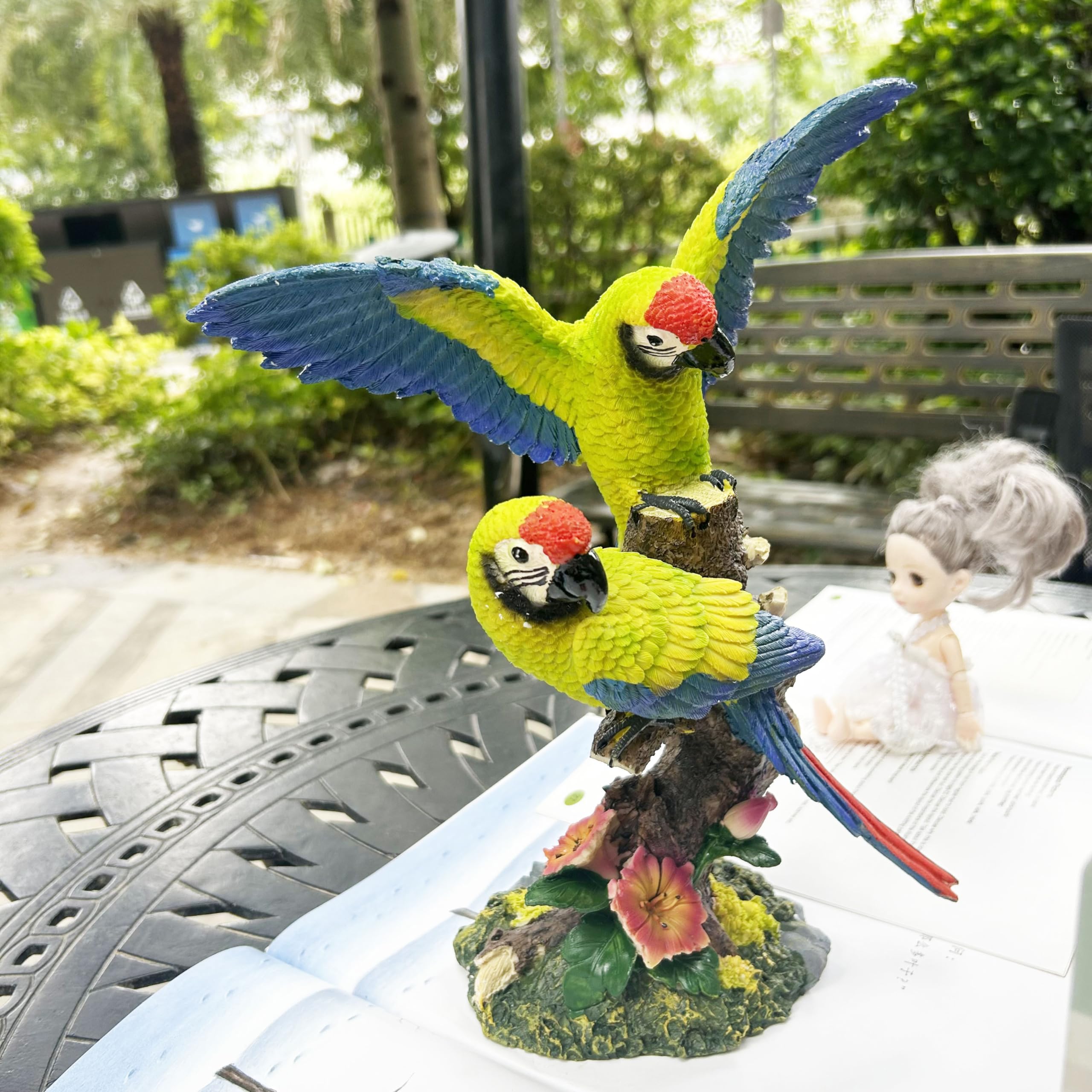 Una coppia ara decorazione per esterni Tiki Bar Decorazioni 30 cm di altezza grandi statue realistiche di pappagallo per esterni Sculture di uccelli da giardino, patio, cortile, prato,