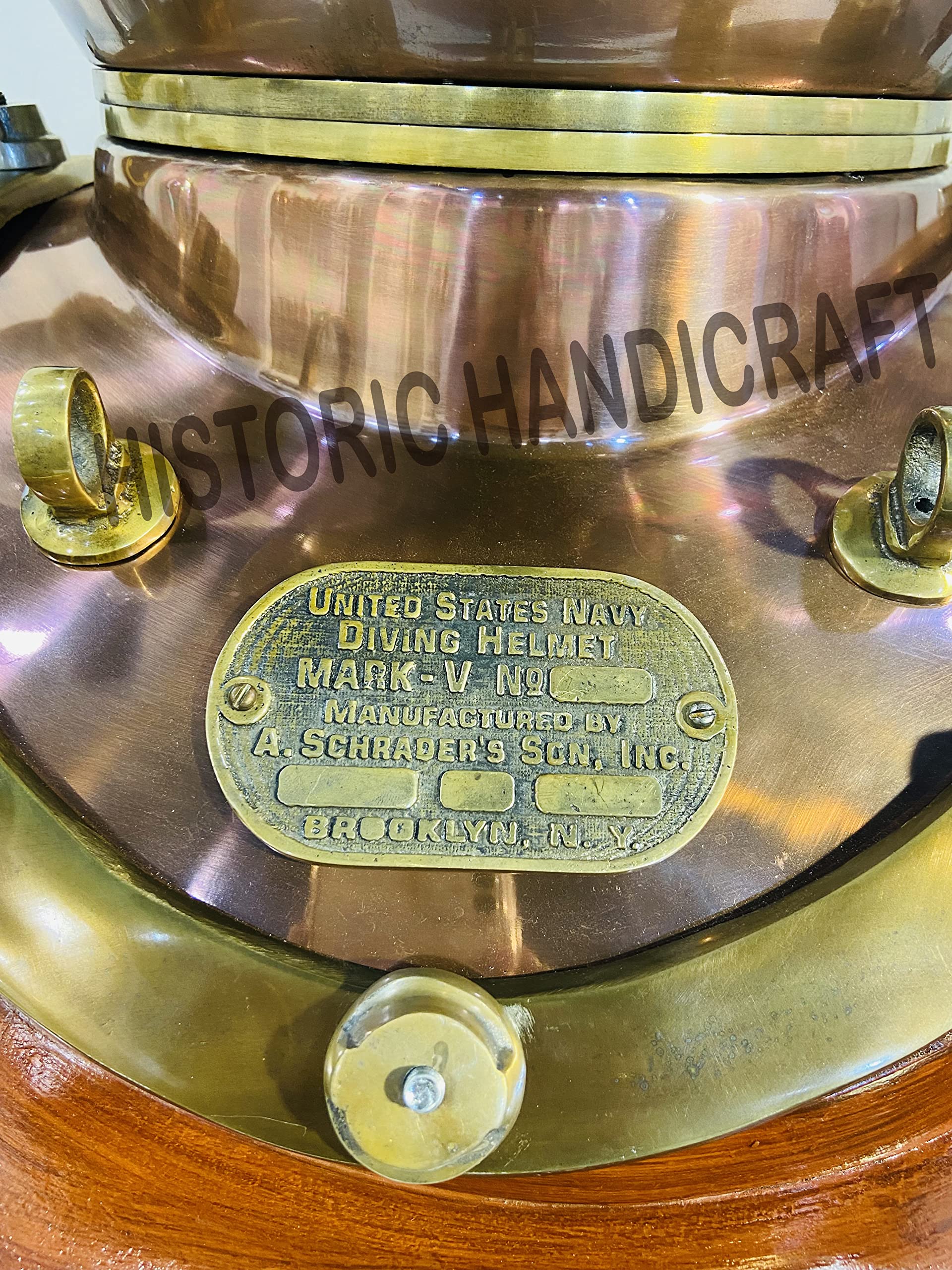 Set Di Illustrazioni Di Caschi Subacquei In Stile Monocromatico Casco Subacqueo Gm1313768381 402181911 - Foto 2