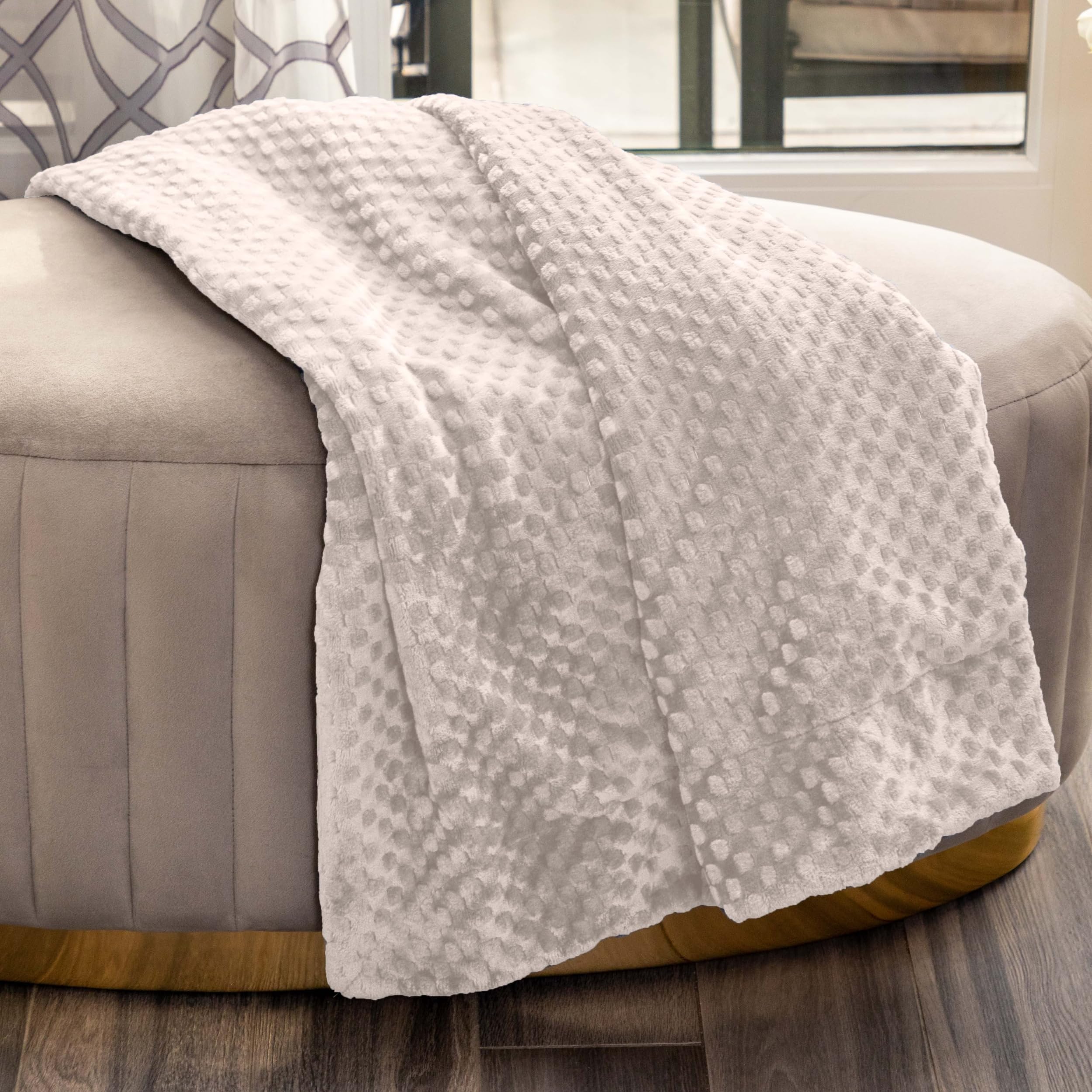 Amazon.com: Nicole Miller Anya Luxuriously Soft Plush Throw