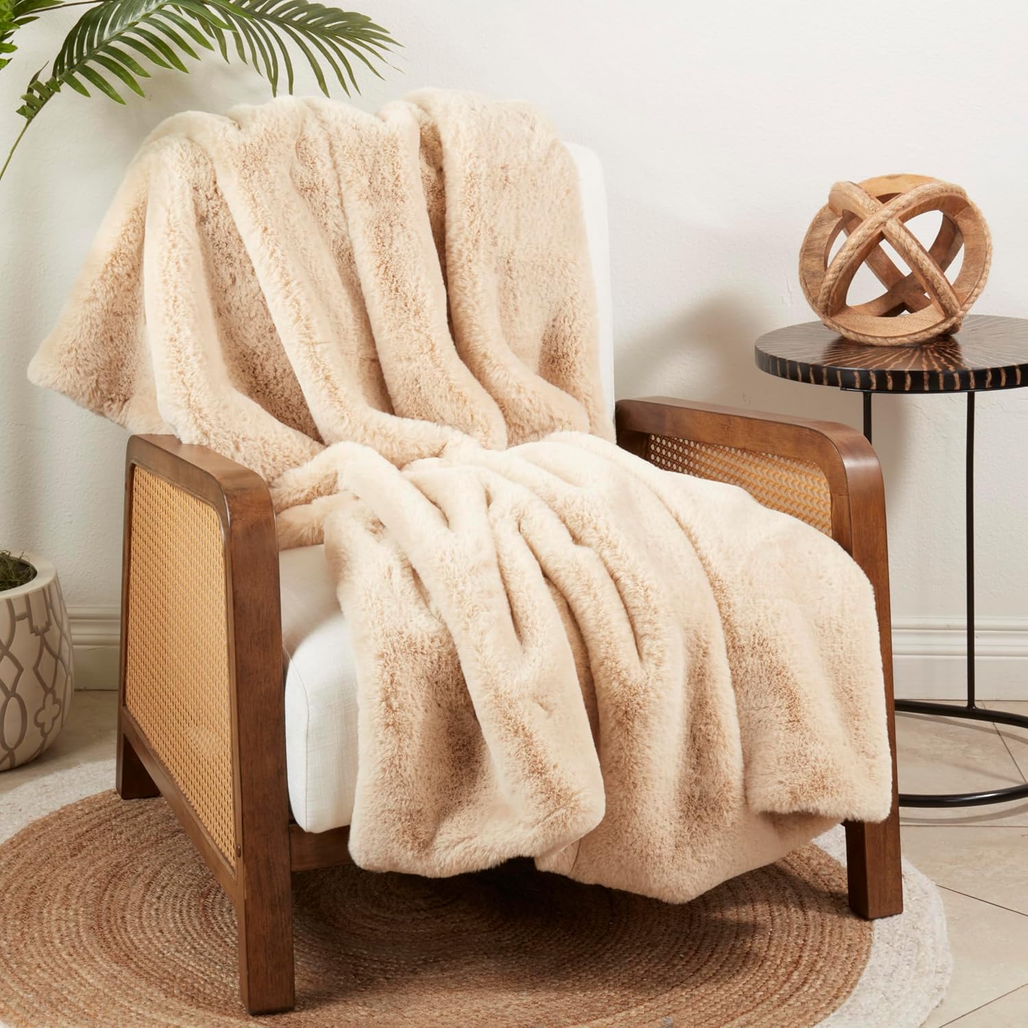 SARO LIFESTYLE Warm Embrace Faux Rabbit Fur Throw