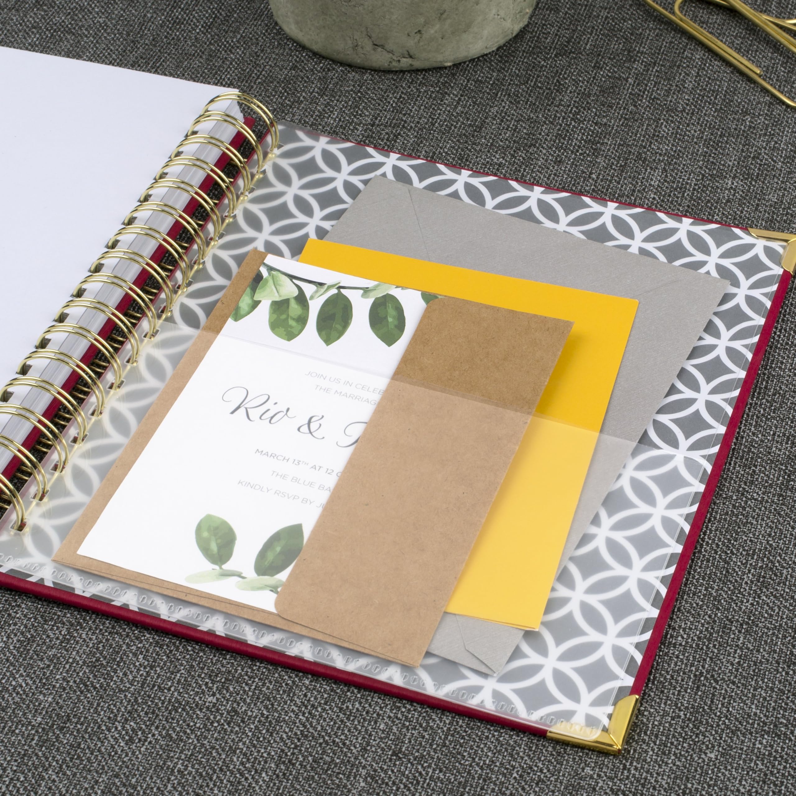 AT-A-GLANCE Agenda 2027, giornaliera e mensile, 17,8 x 22,2 cm, copertina rigida, motivo: armonia, colore: bacca (6099-806-59-27)