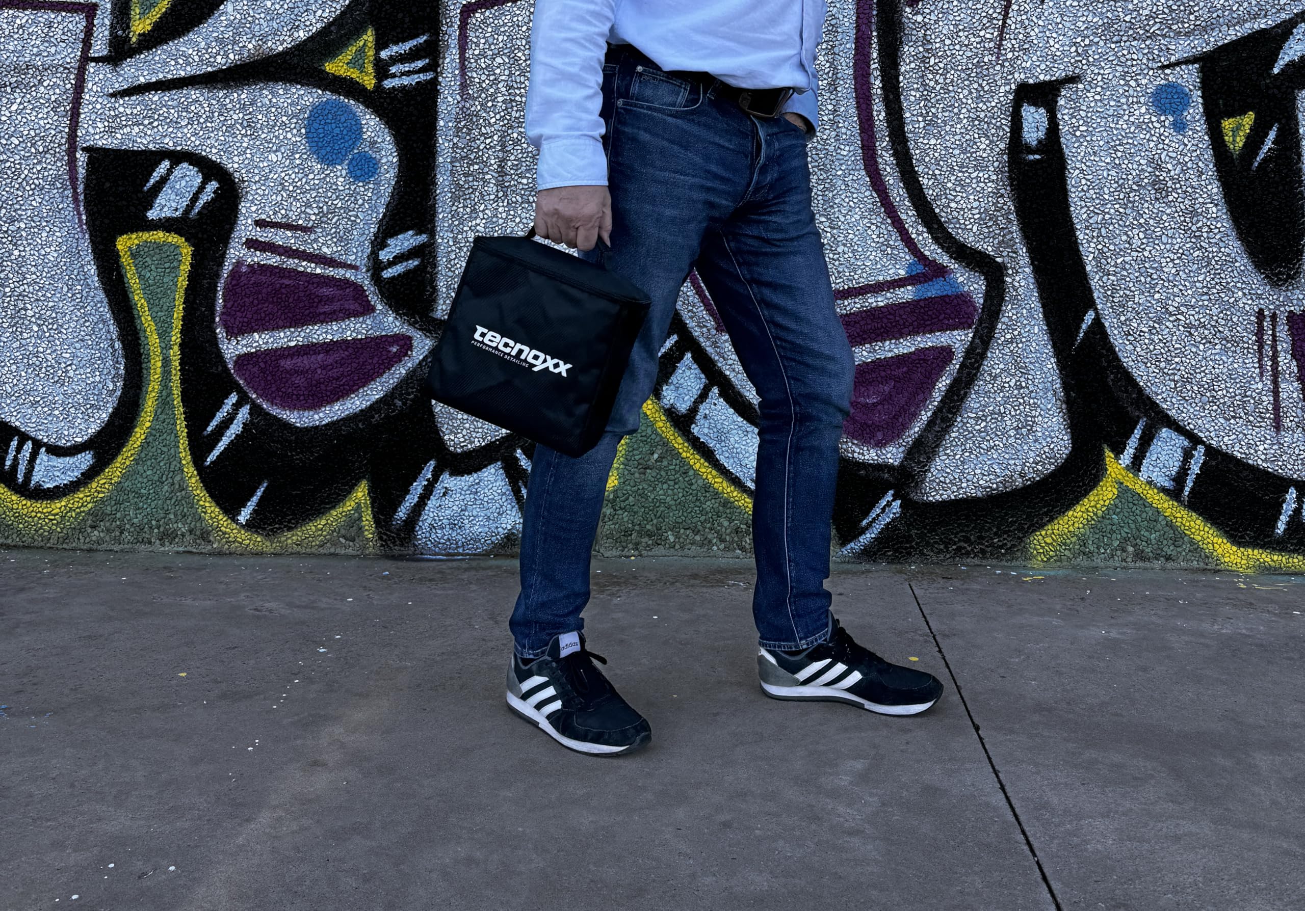 Tecnoxx Smart Detailing Bag – Kit Limpieza Coche Bolsa Maletero Restaurador de Plásticos, Abrillantador de Interiores Limpiador Multiusos Pantallas táctiles Cepillo Esponja Bayeta Microfibra Cristales