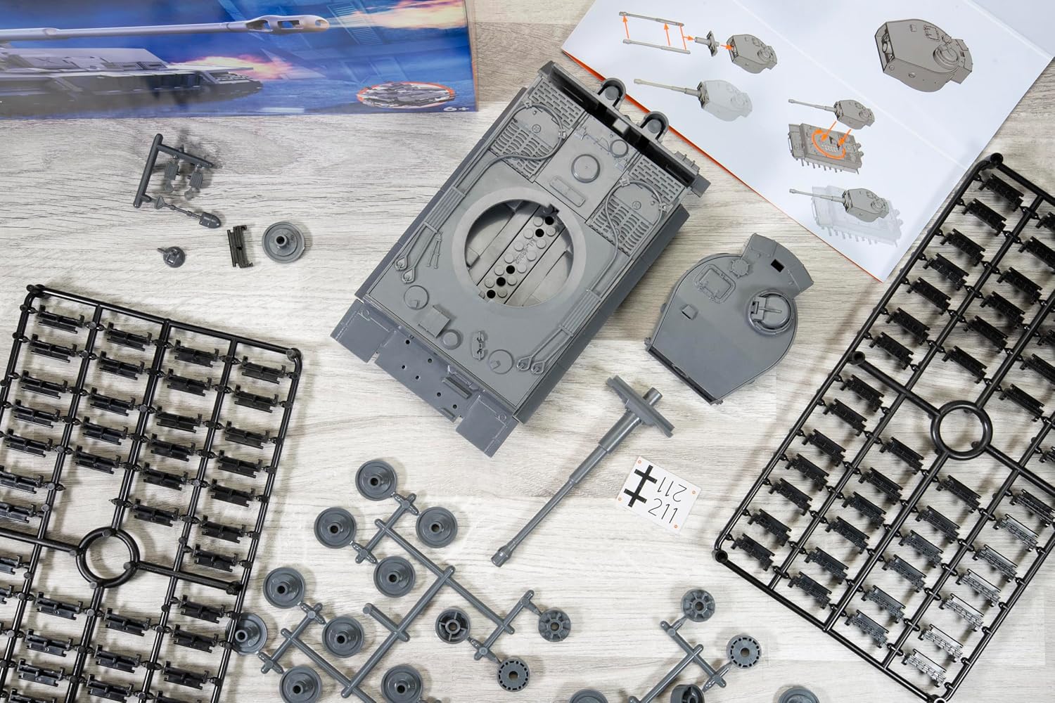 Airfix J6041 Quickbuild Plastic Model Tank Kits - Tiger I - Easy Assembly Snap Together Model Kit, Classic Tanks for Adults & Kids to Build, Model Military Vehicle, Building Toys Set