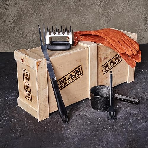 Miniatura 7 de Man Crates Pit Master - Caja de barbacoa  El mejor regalo de barbacoa para hombres  Incluye garras de carne, parrilladas, salsas, guantes de cuero y