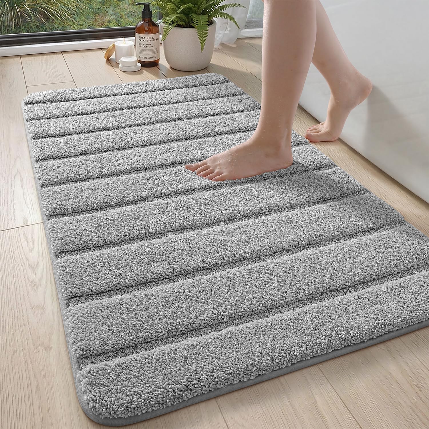 DEXI Bath Mat 60 x 110 cm, Extra Soft Absorbent Microfiber, Non-Slip Washable Rugs for Shower Floor, Bathmat Bathroom Accessories Decor, Light Grey