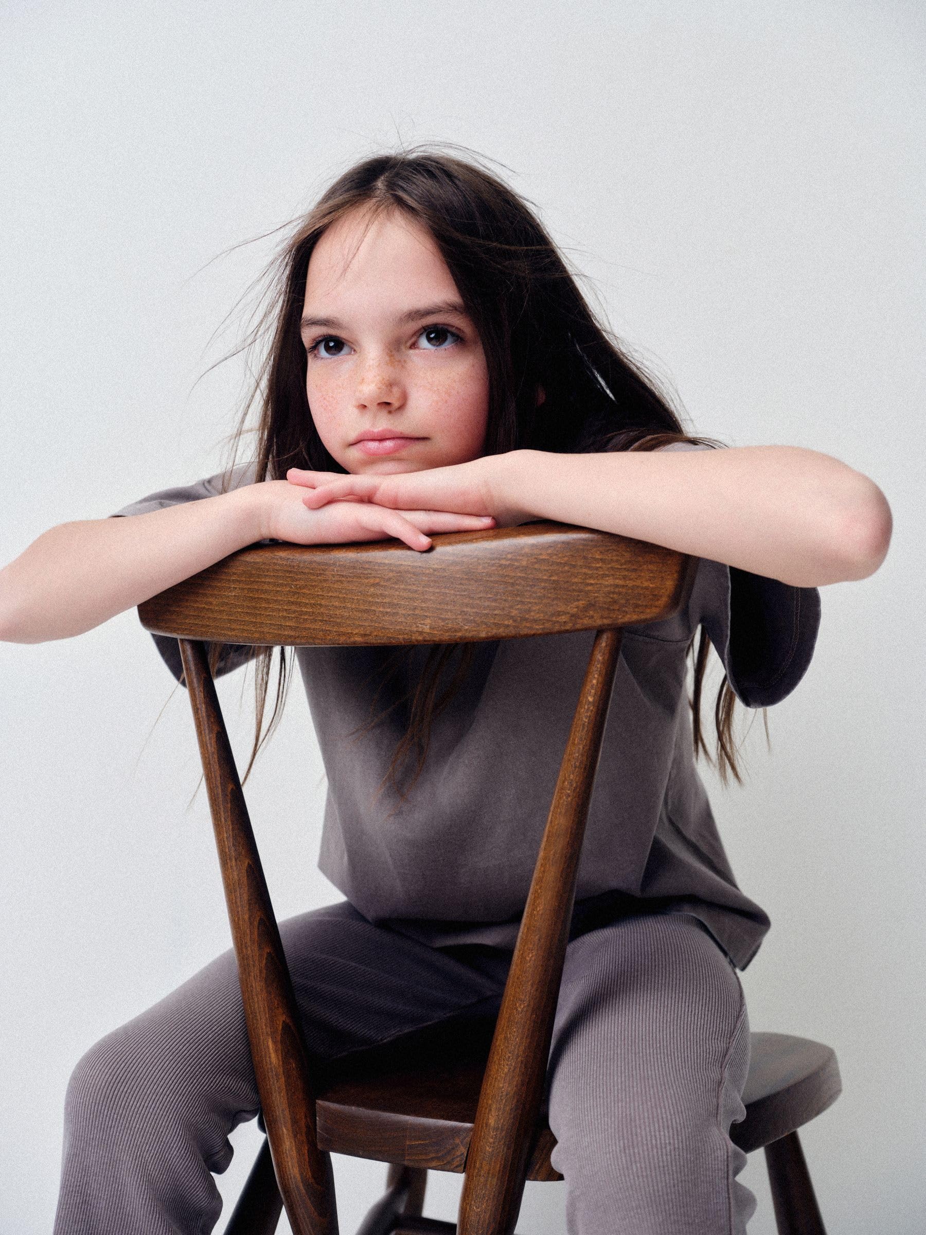 THE SET Mädchen Kurzarm-T-Shirts aus gewaschenem Jersey und ausgestellte gerippte Leggings, 2er-Pack