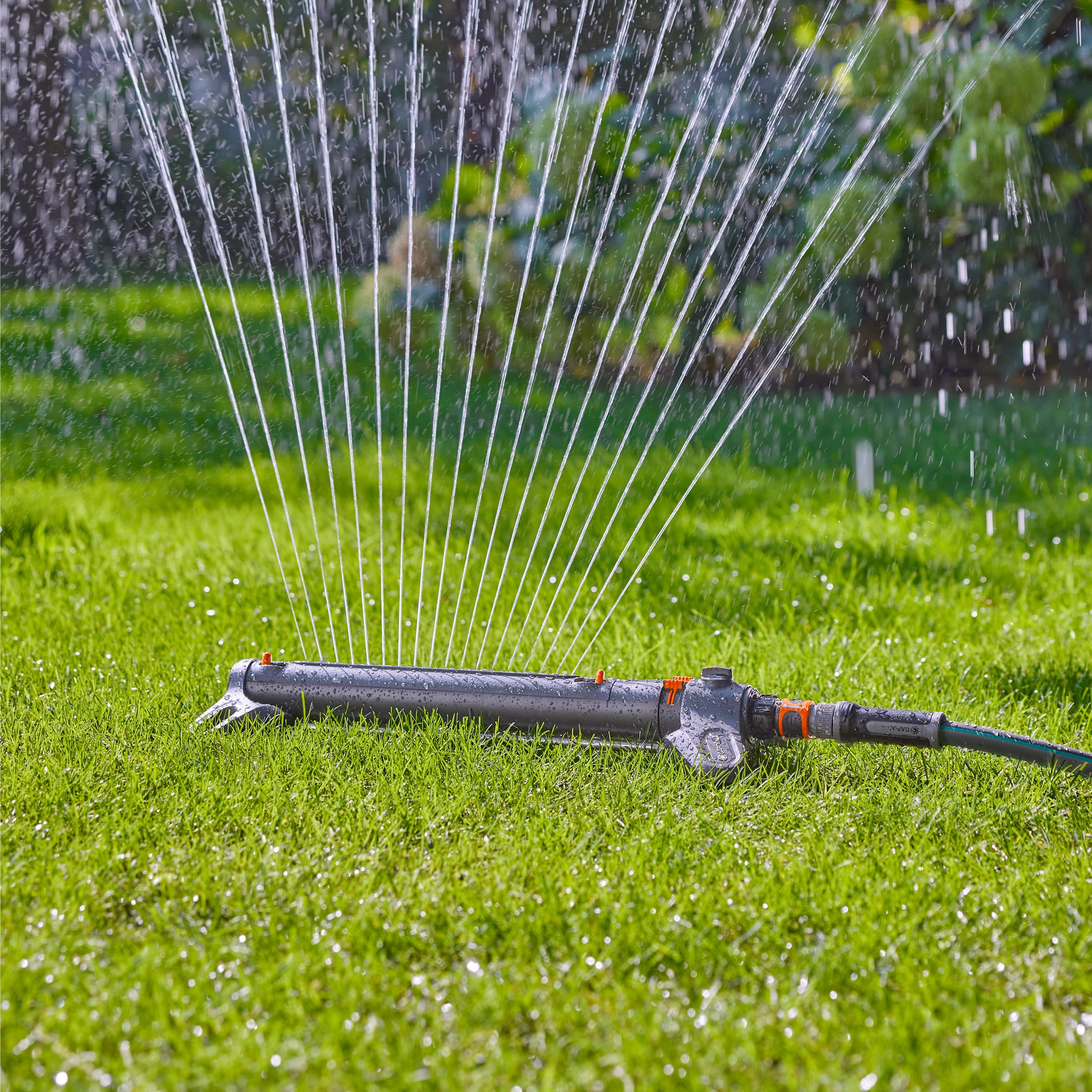 Gardena Pompa Per Cisterna A Batteria 2600 Comfort 18V P4A Solo: Programmazione dell'irrigazione, Funzione timer, Si adatta al serbatoio dell'acqua, Pressione costante, Senza fili (14604-55)