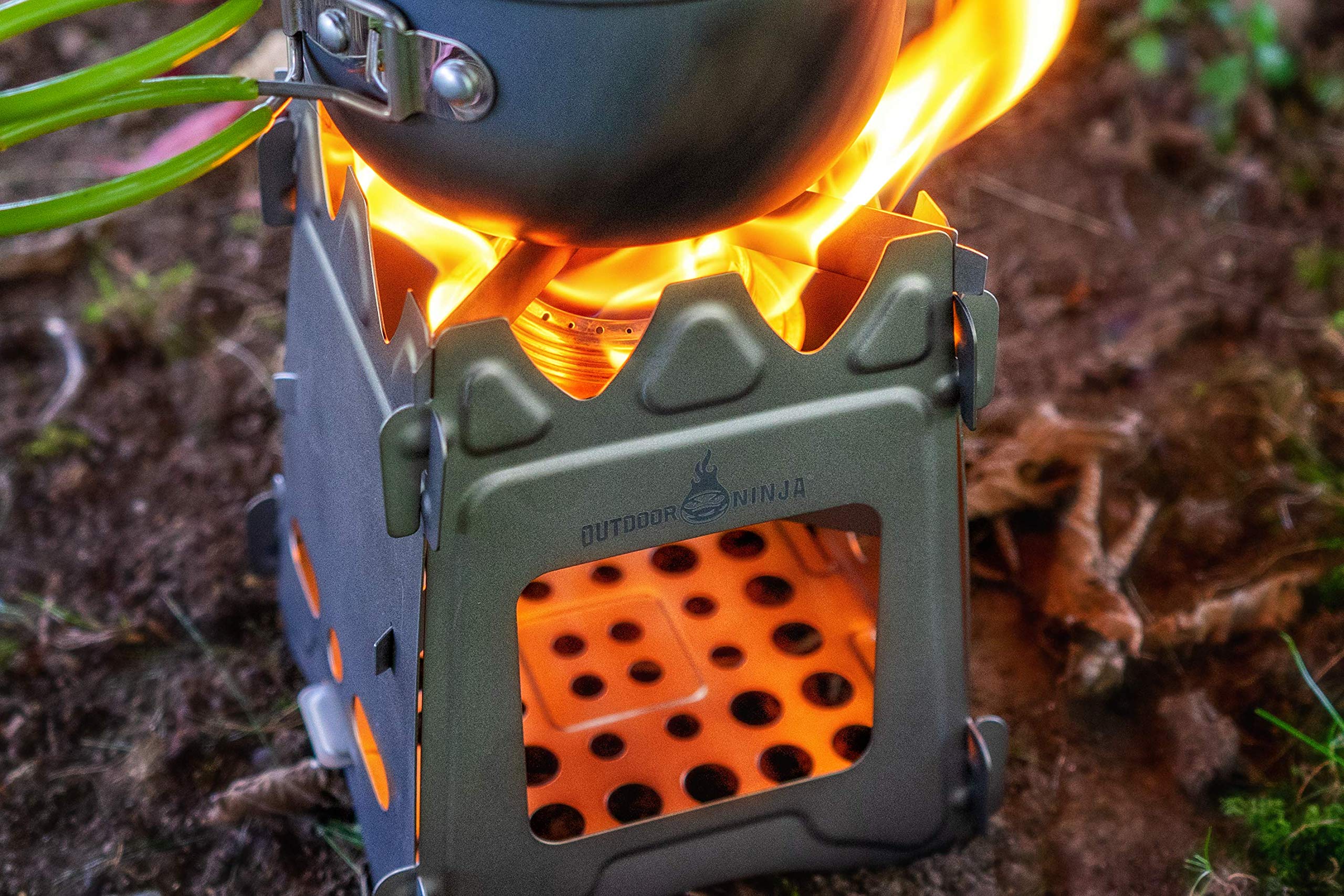 Titan Hobo V2 Pro Holzofen mit Spiritusbrenner Einsatz und Bodenschutzmatte. Perfekt für Wandern, Bushkraft, und andere Outdoor Hobby's Ultra leicht, stabil und faltbar inkl. Aufbewahrungsbeutel