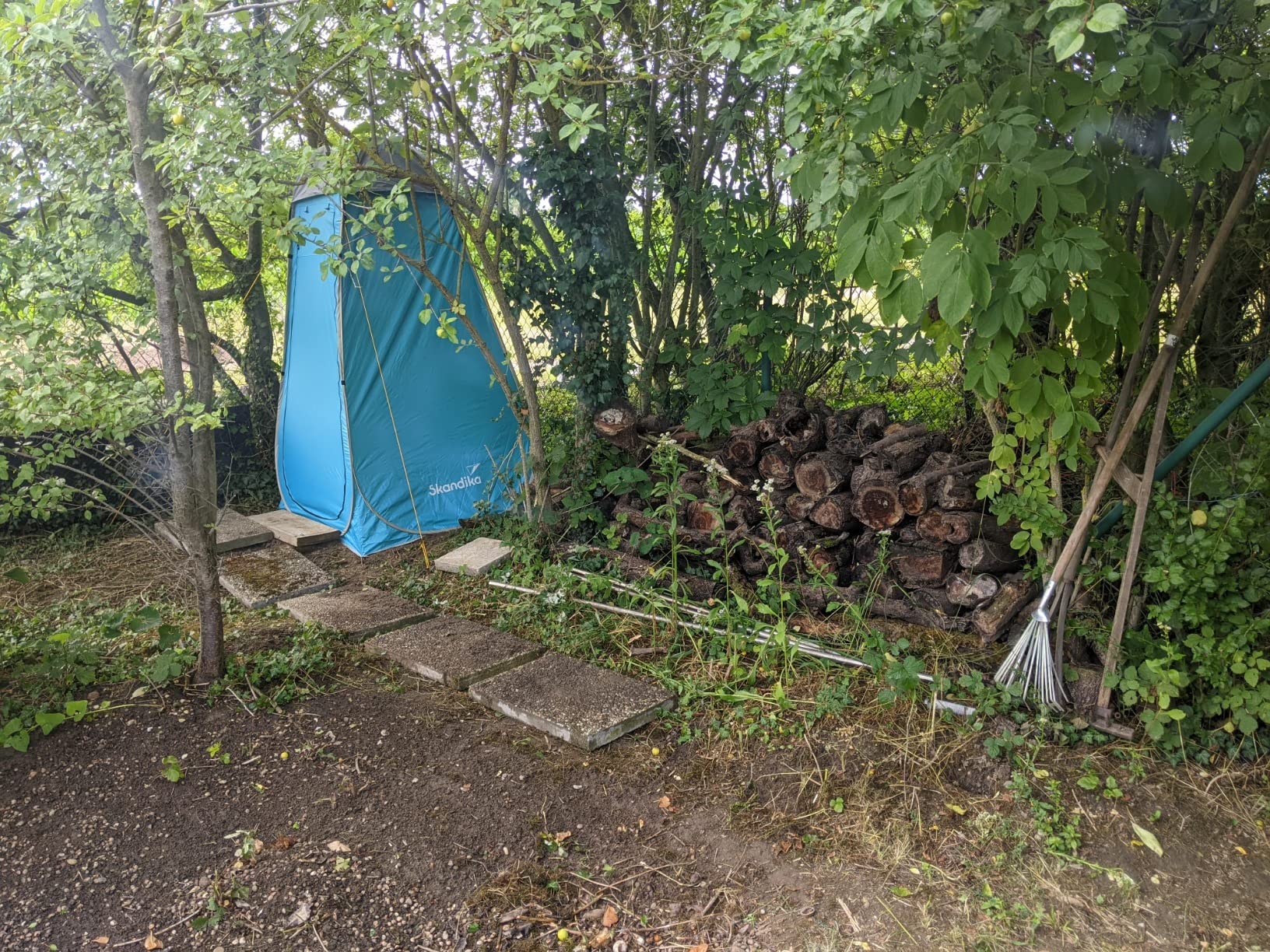 Produktbild von Skandika Camping Duschzelt | Großes Umkleidezelt Mit 230 Cm Stehhohe Silberbeschichtet Blickdicht Separater Boden 3 Abdeckbare Fenster Handtuchhalterung Duschbefestigung Toilettenzelt