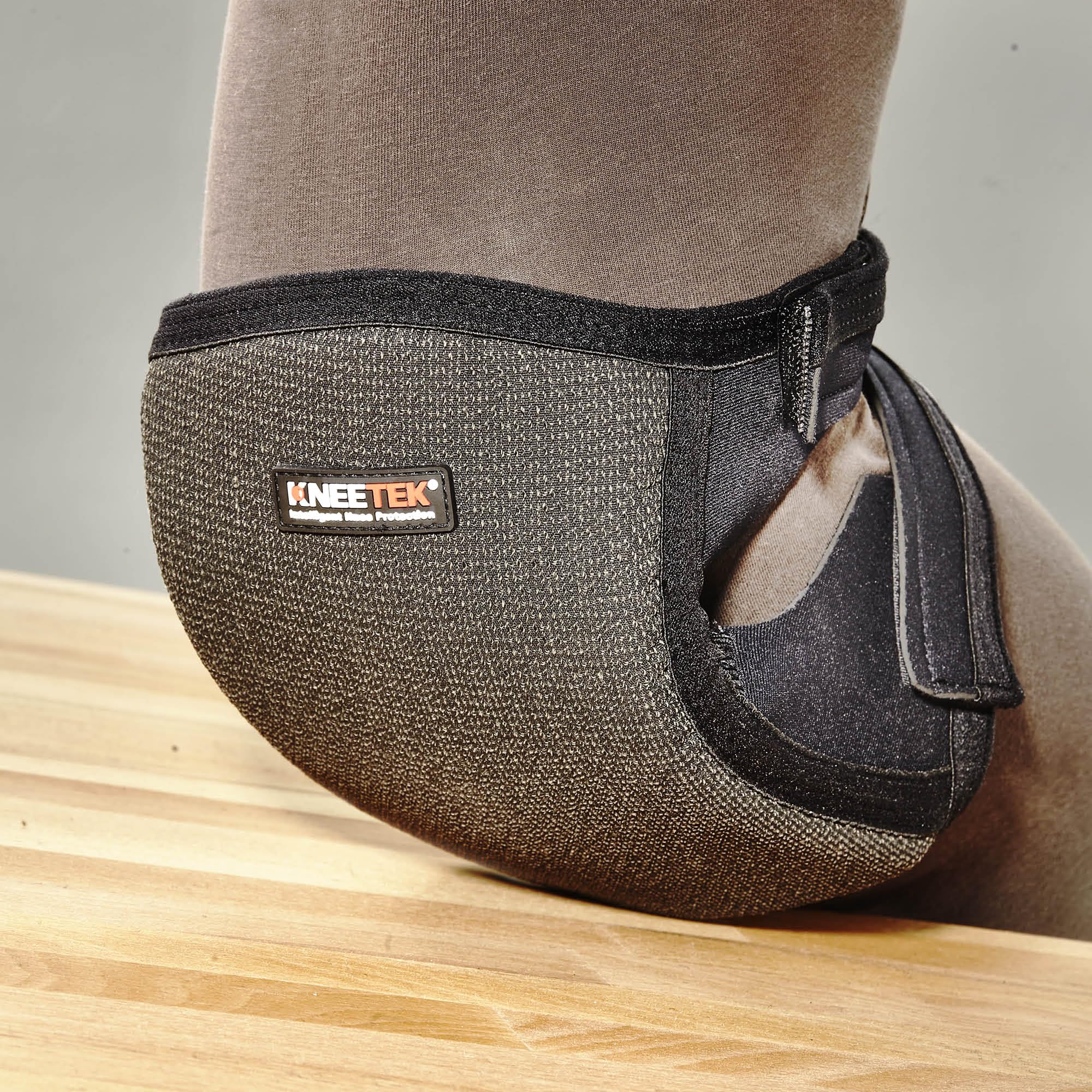 STUBAI Rodilleras Kneetek Profiline KevPro® | Rodilleras robustas para un alivio óptimo al trabajar sobre las rodillas | Rodilleras adecuadas para techadores, alicatadores, jardineros, andamios