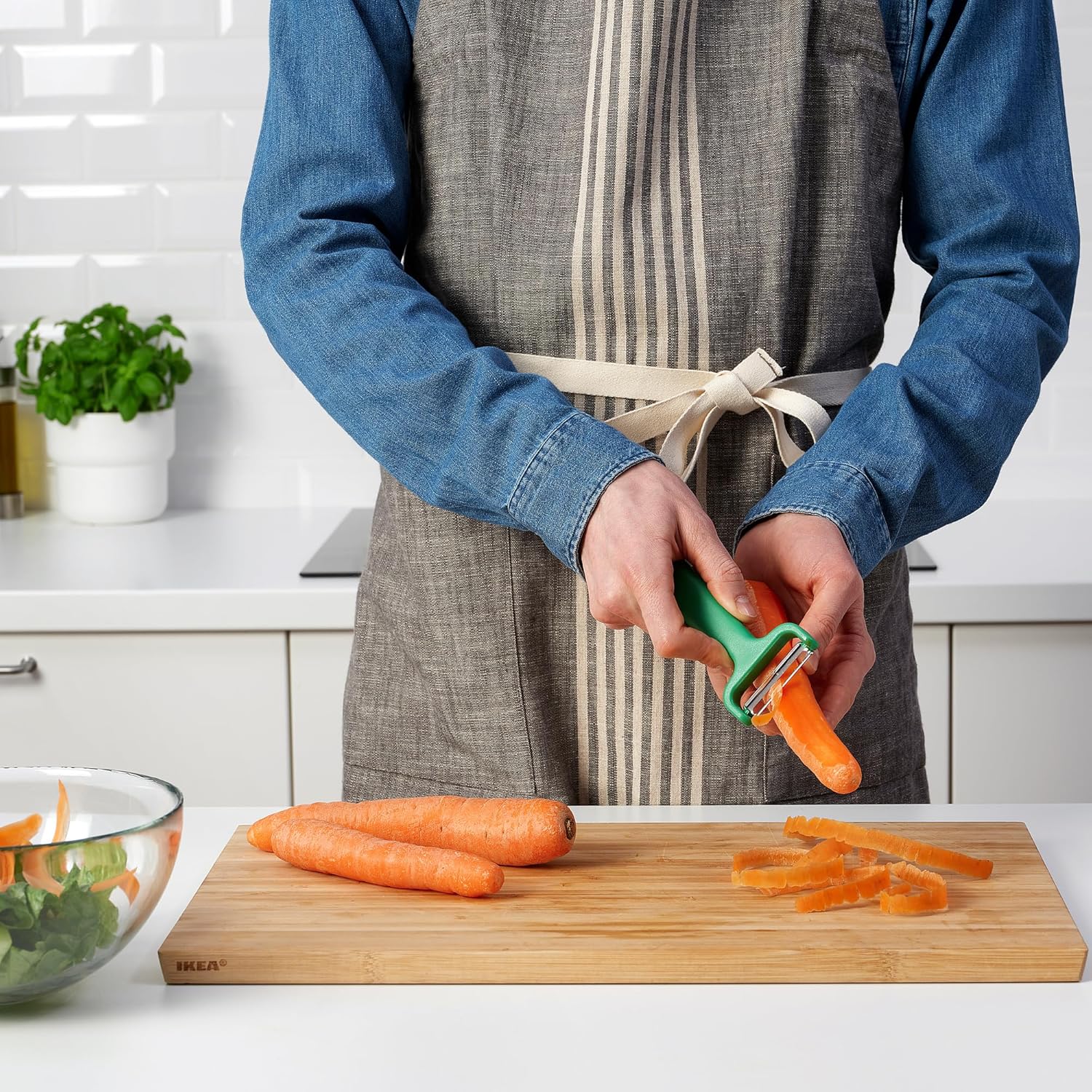 UPPFYLLD peeler, bright green