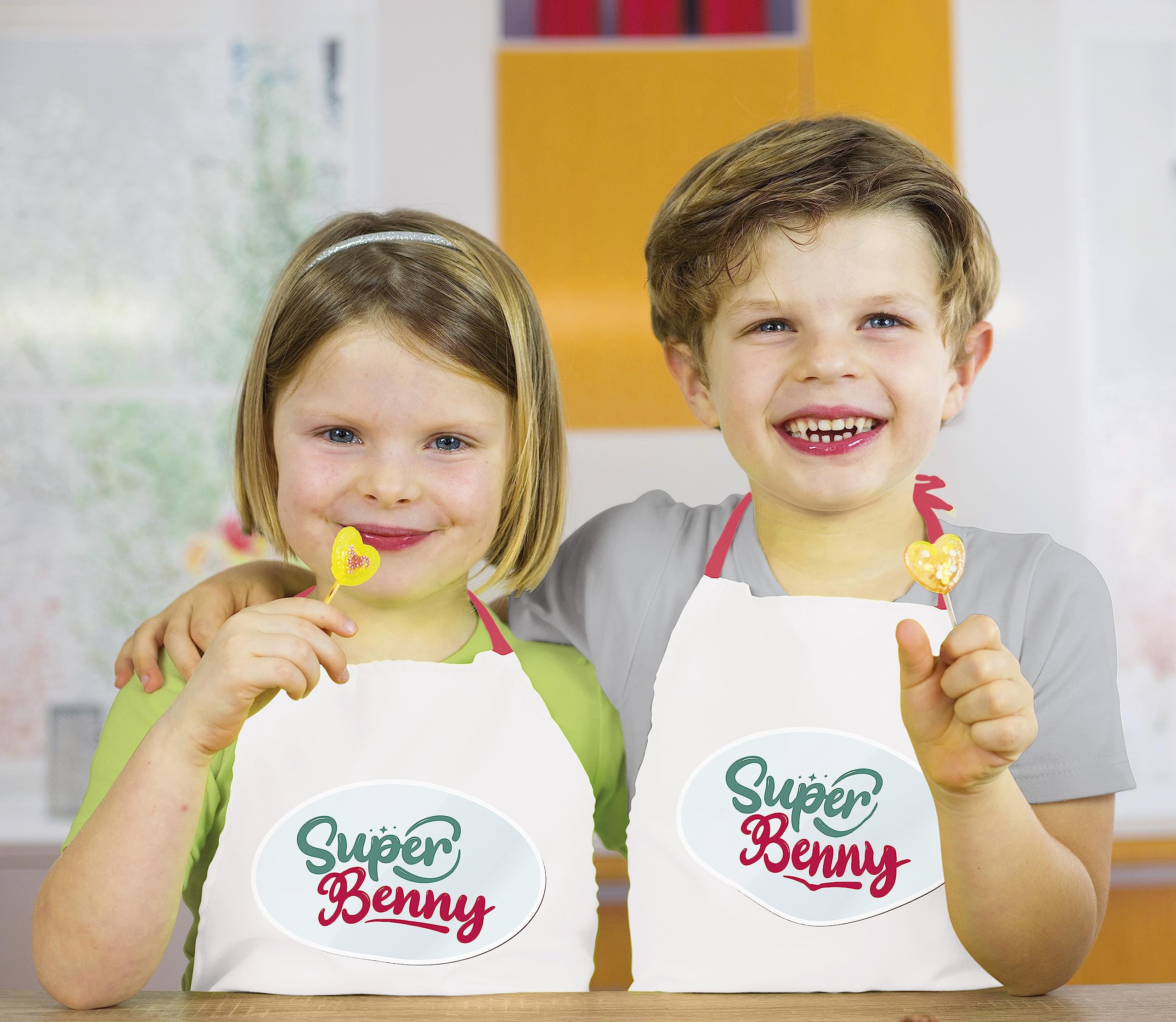 Smoby - Super Benny La cucina delle delizie, 7600310916, +3 anni, accessori per cucinare davvero, grembiule incluso, 32 accessori, ricettario
