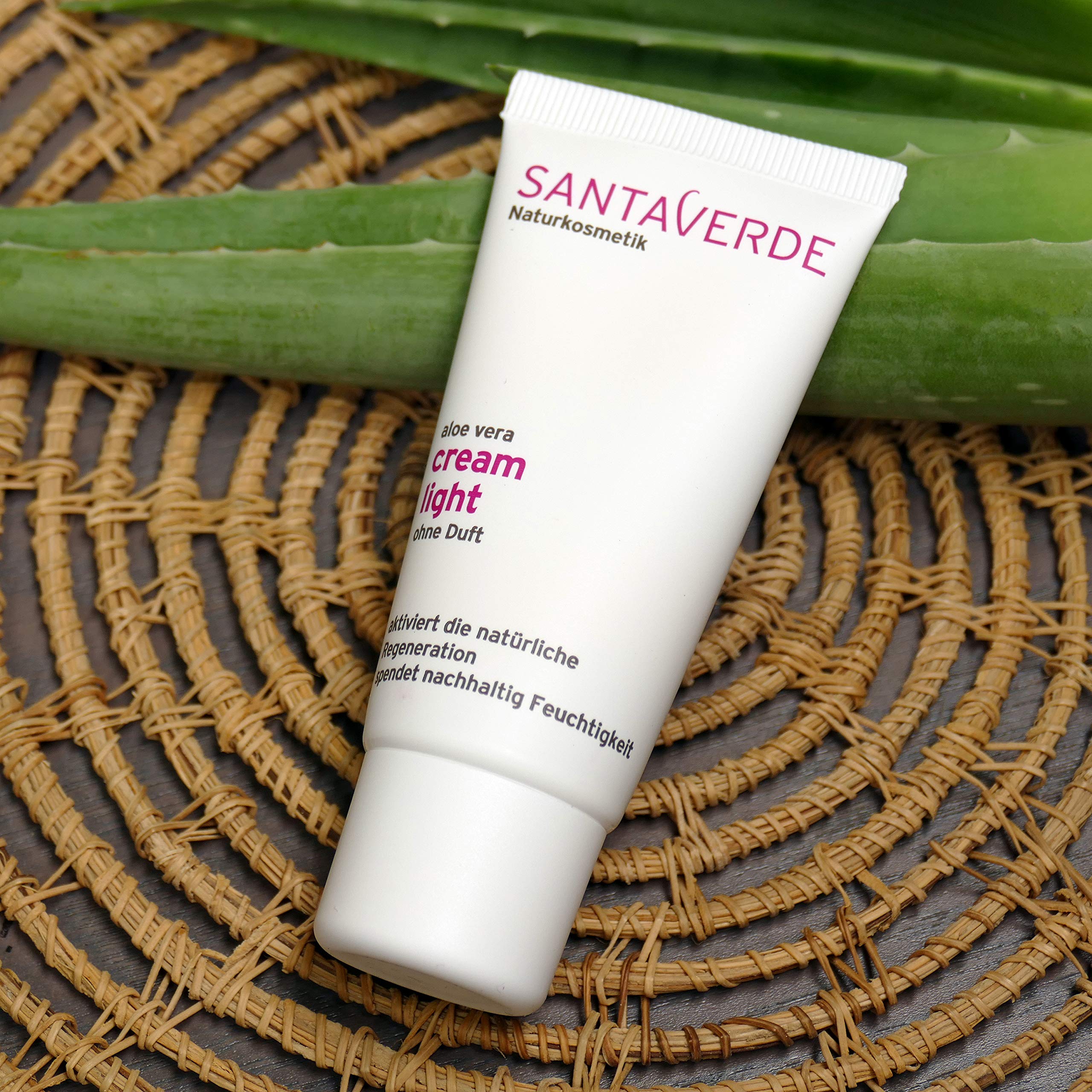 Santaverde / cream light / leichte Gesichtscreme / regenerationsfrdernd /  feuchtigkeitsspendend / bewahrt die Geschmeidigkeit der Haut / ohne Duft /  fr normale