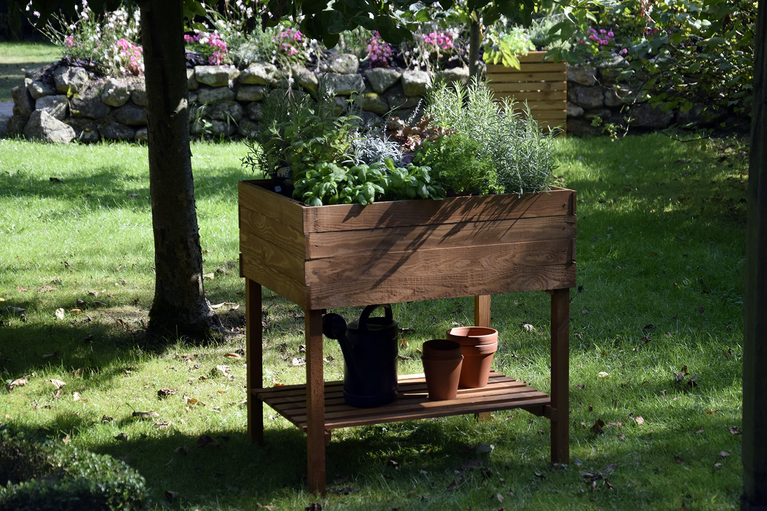dobar® 58270e breites Hochbeet Kubus Massiv-Holz mit Ablageboden | Salatbeet Bausatz für Gemüse | Erhöhtes Gemüsebeet Garten & Balkon | Anzuchtbeet mit Füßen | 80 x 60 x 80 cm | Braun