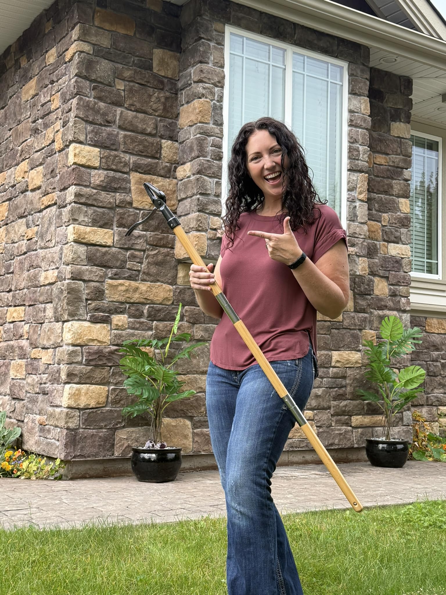 Seeding Square The Weed Gobbler Carbon Steal & Bamboo Stand-Up Unkrautentferner Werkzeug für Löwenzahn und einwurzelige Unkräuter - Ergonomischer Rasenjäter für rückenschonende Unkrautentfernung
