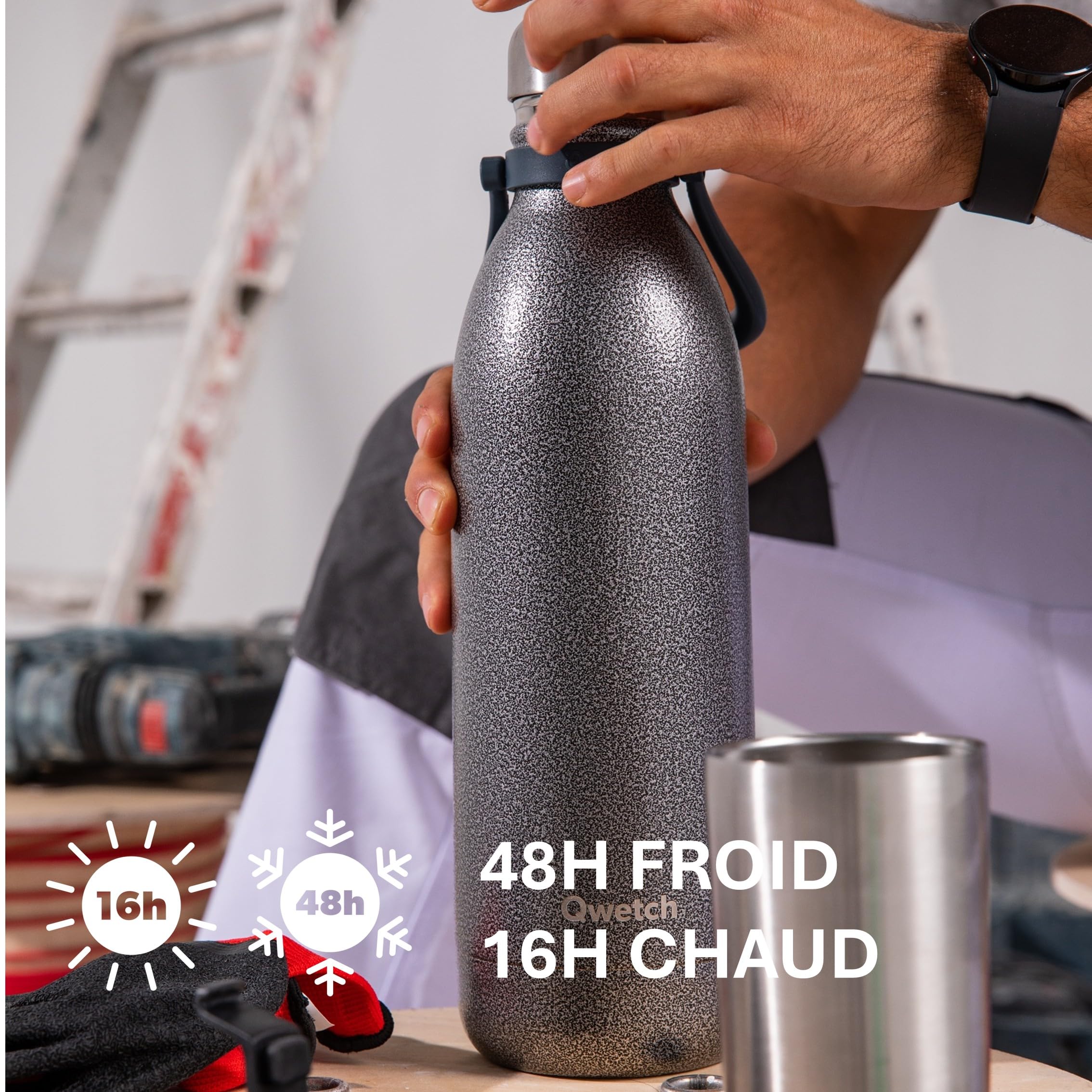 Qwetch - Bouteille Isotherme TITAN ROC 2L Blue Navy - Ultra Résistante avec Revêtement Anti-Rayures - 48h Froid / 16h Chaud - Étanche, Lavable au Lave-Vaisselle - Gourde Inox avec Poignée