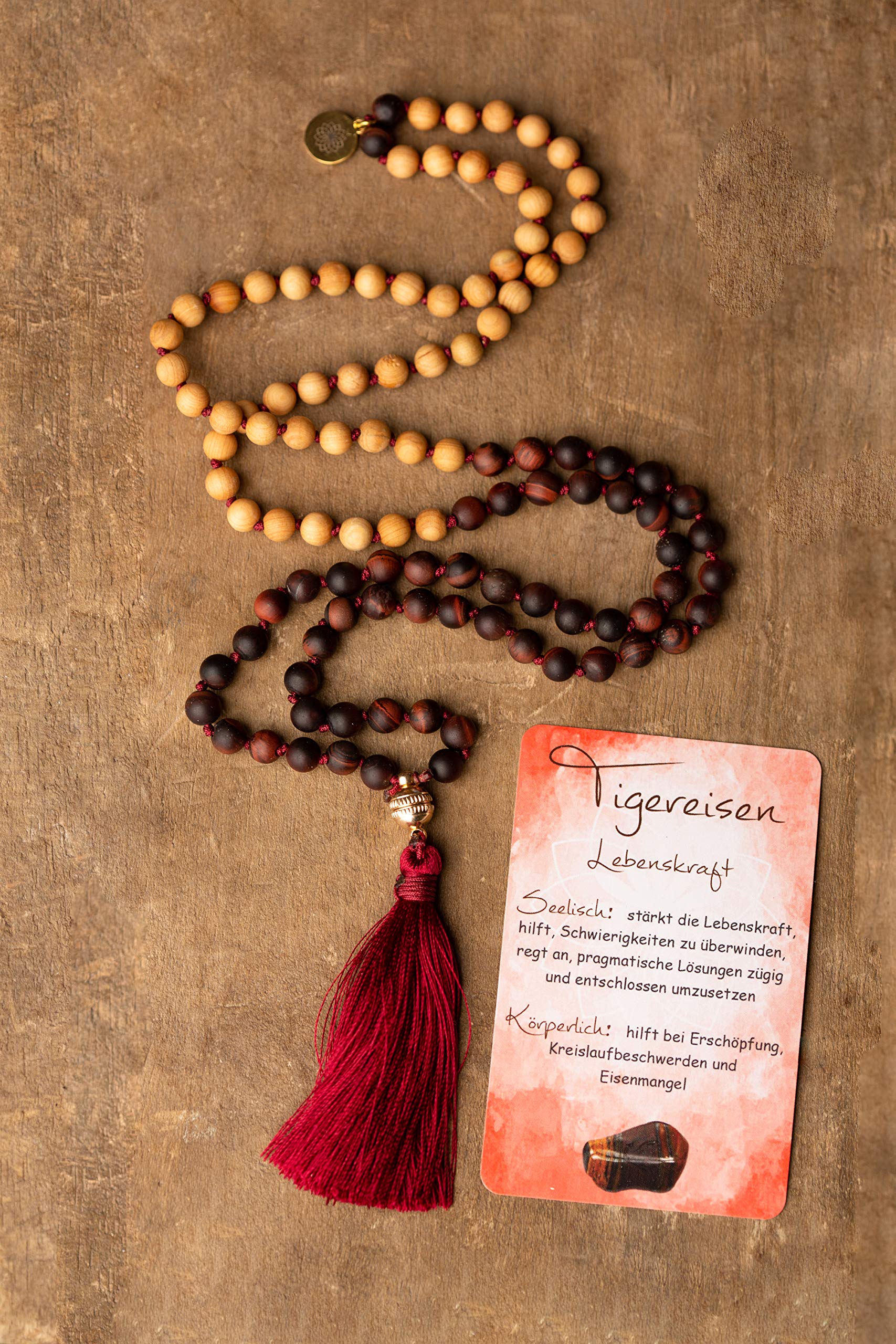 Tigereisen Edelsteinschmuck Mala Edelsteinkette Yoga Meditation Geschenk-Set mit Holzbox Jute-Täschchen Affirmationskarten LEBENSKRAFT Naturstein Sandelholz handgemacht in Deutschland