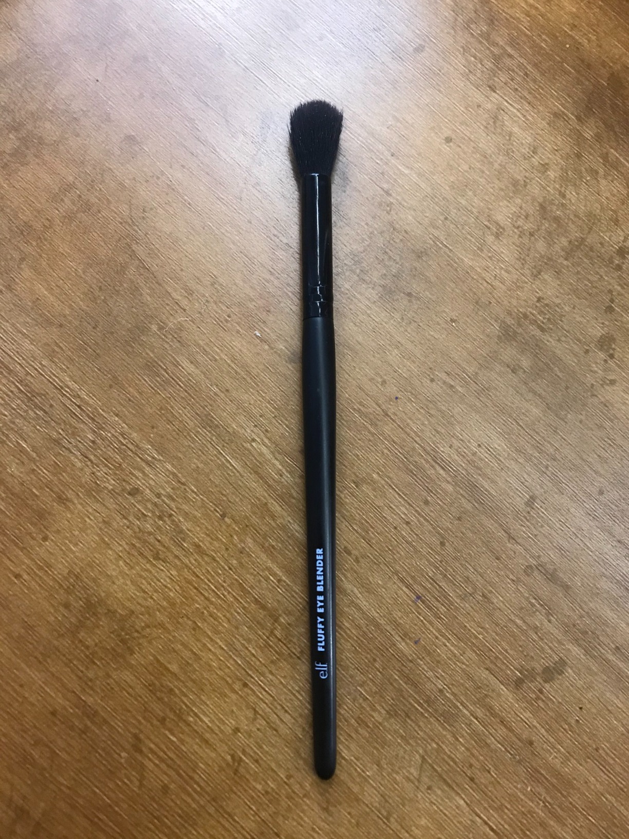 e.l.f. Fluffy Eye Blender Brush, Easily Blends Eyeshadow & Can Be Used to Set Concealer With Powder, Creates A Soft-Focus Effect, Vegan & Cruelty-Free