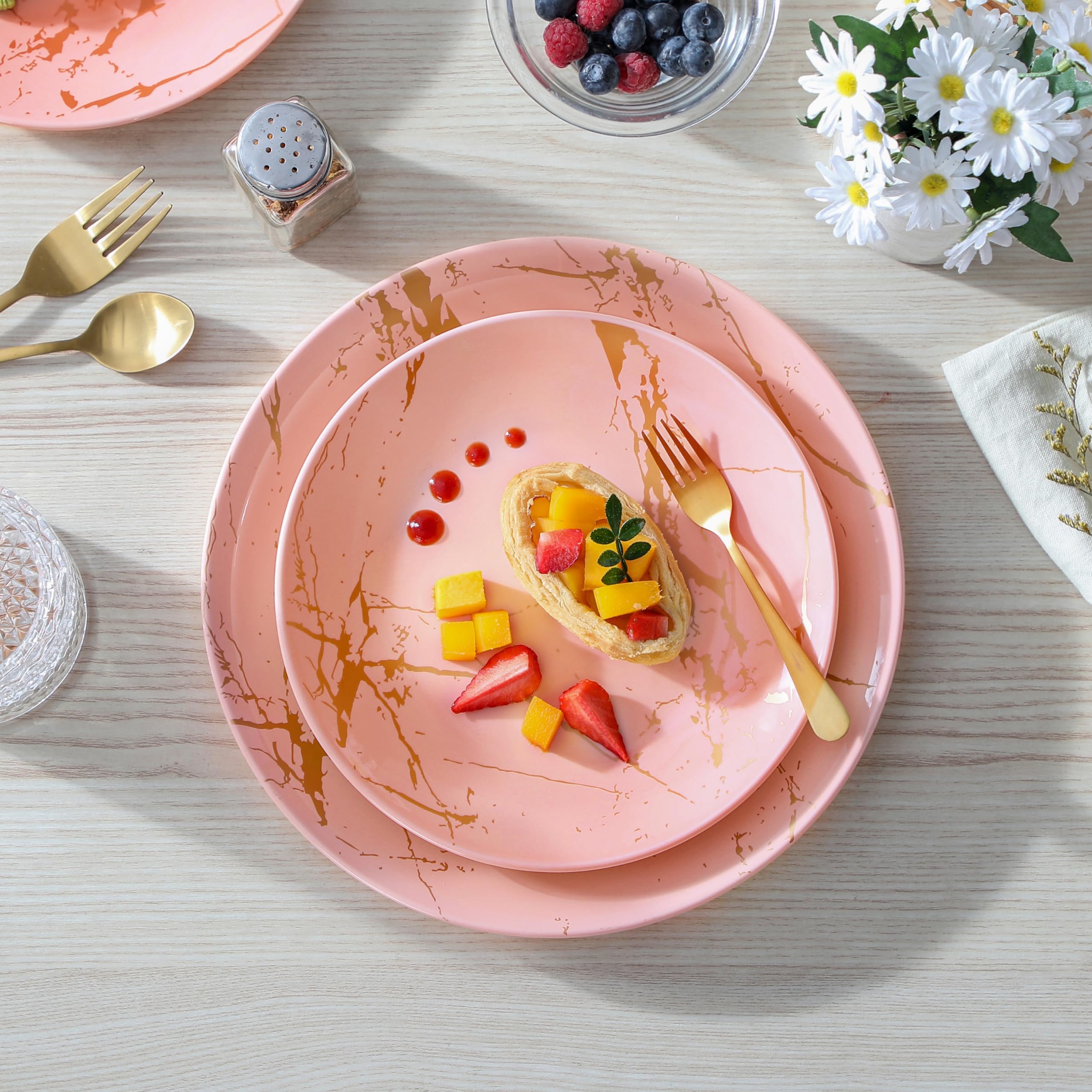 LOVECASA Service de table en porcelaine 12 pièces pour 4 personnes, design rose à motif doré, compatible lave-vaisselle, polyvalent toutes occasions, assiettes plates, assiettes à dessert et bols