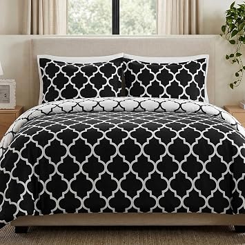 Elegant Comfort Down Alternative Reversible 3-Piece Comforter Set - Breathable and Super Soft All Season Reversible Quatrefoil Pattern Comforter Set with 2 Shams, King, Black/White