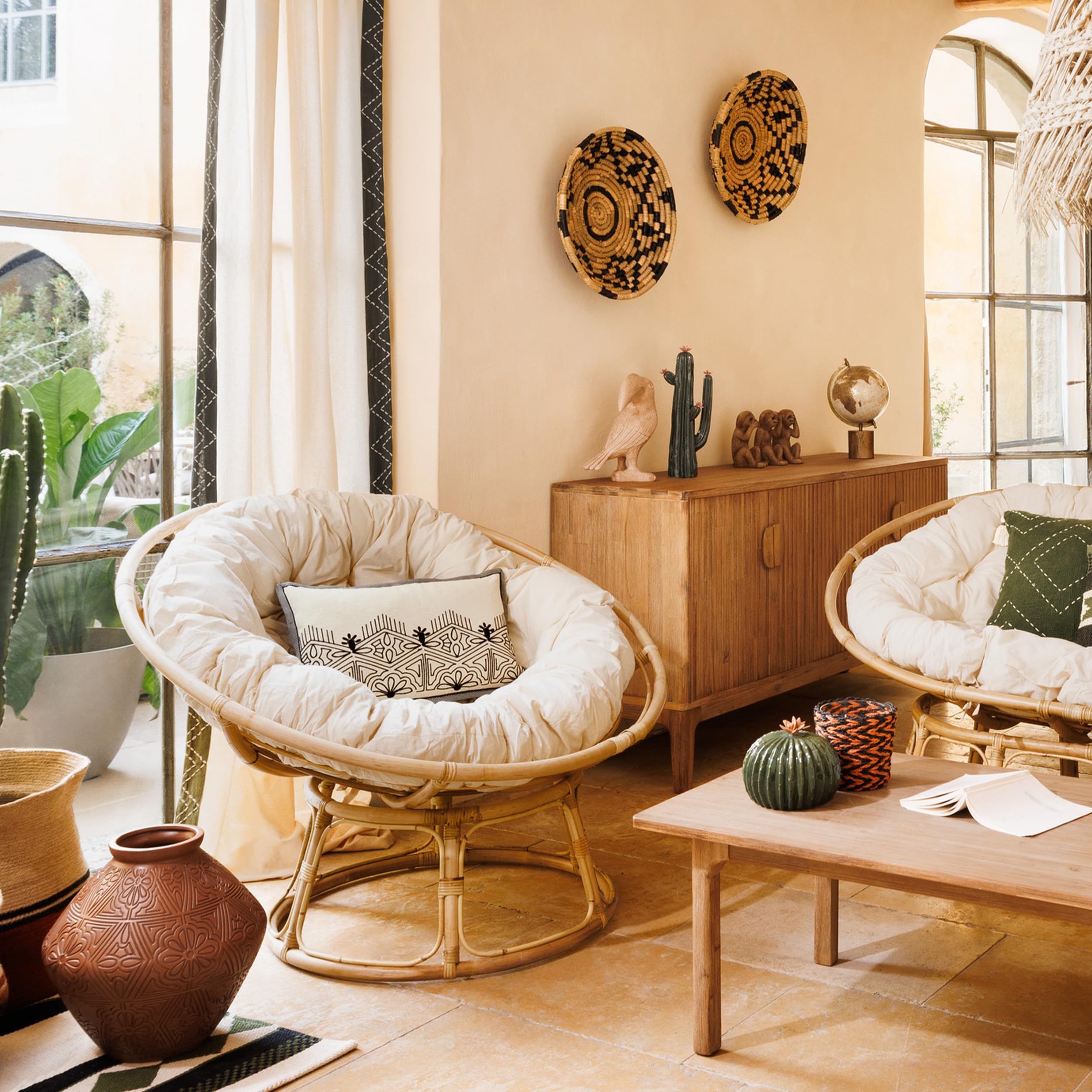 Atmosphera Créateur d'Intérieur - Fauteuil Seram en Rotin - Chaise Papasan Confortable avec Coussin - Intérieur et Extérieur - Mobilier de Jardin, Terrasse, Balcon, Salon