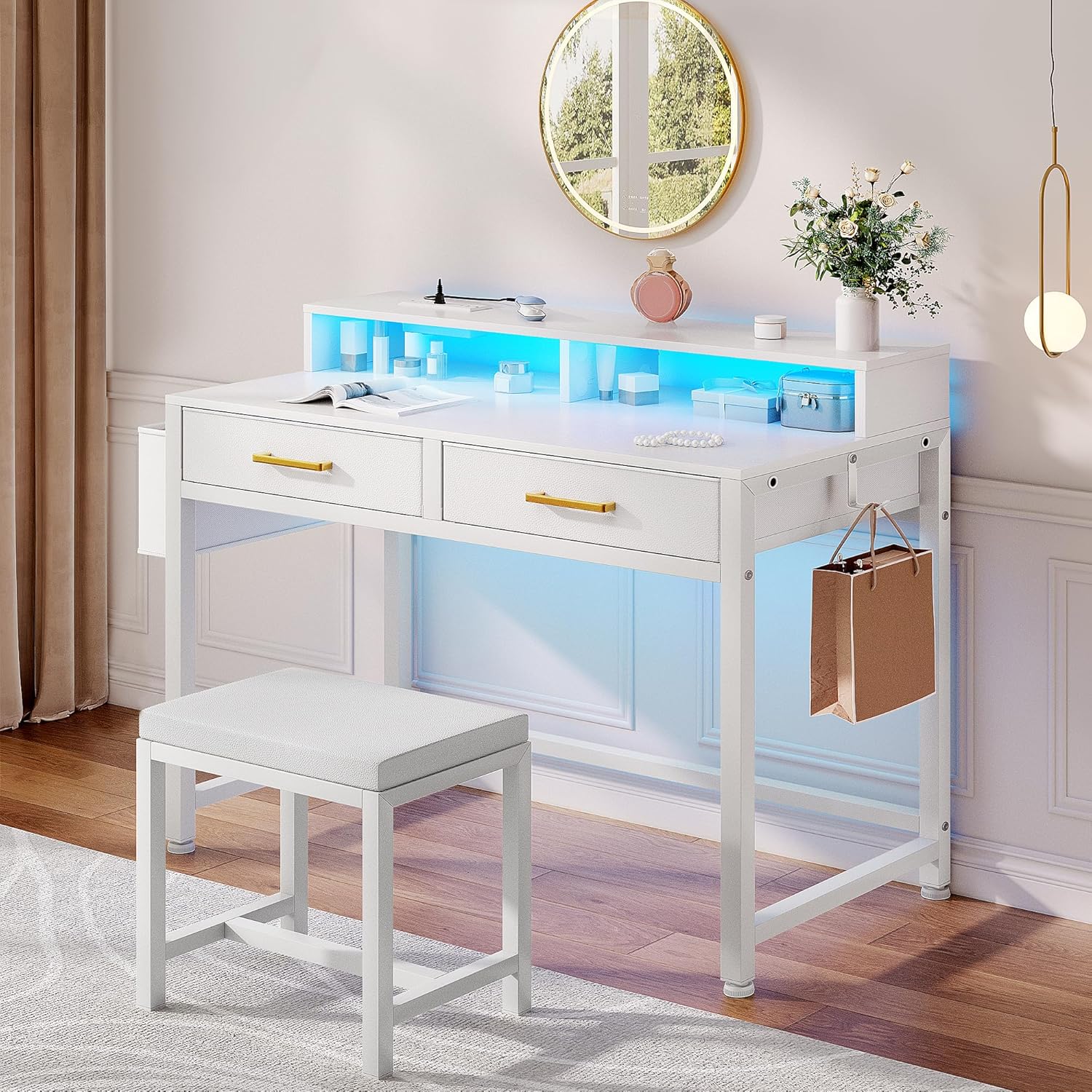 Predné view of the assembled DWVO Makeup Vanity with Stool, showing LED lights and storage