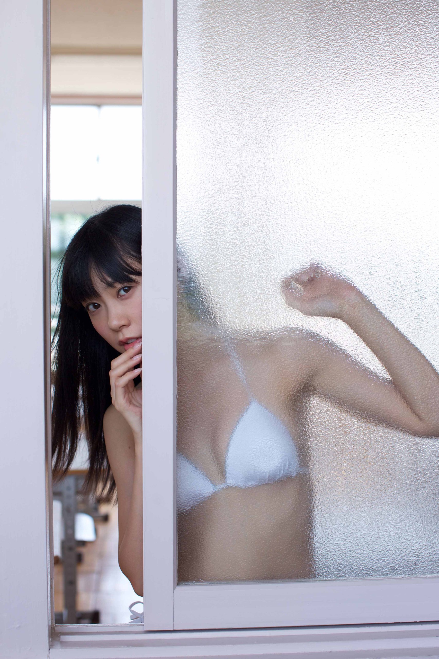 渡辺美優紀ファースト写真集 みる神 撮影 野澤亘伸 エンタテインメント編集部 本 通販 Amazon