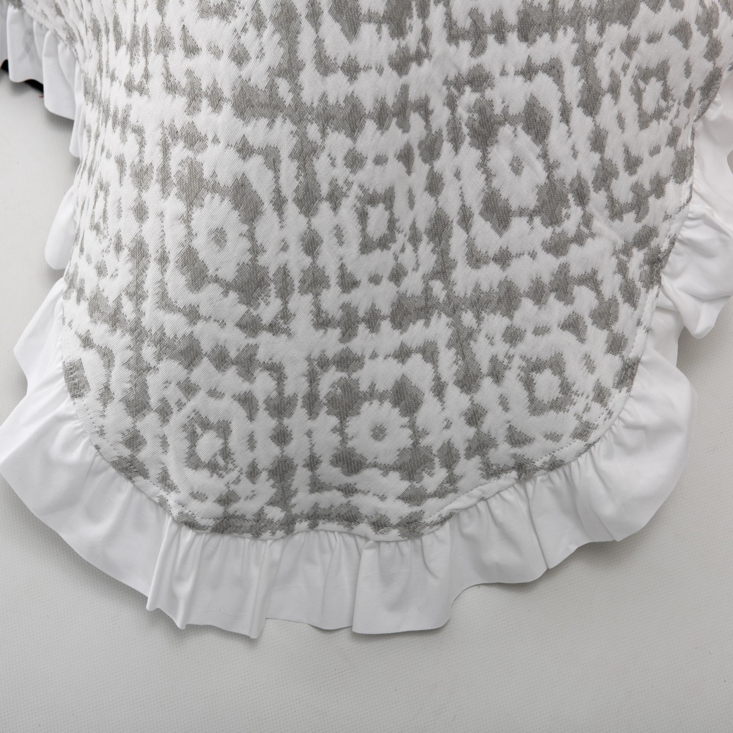 Colcha Marina con Volante Gris - 50% Algodón, 50% Poliéster - Cama 150 cm (Colcha 240 x 260 cm) - Geométrico- Fabricado Portugal