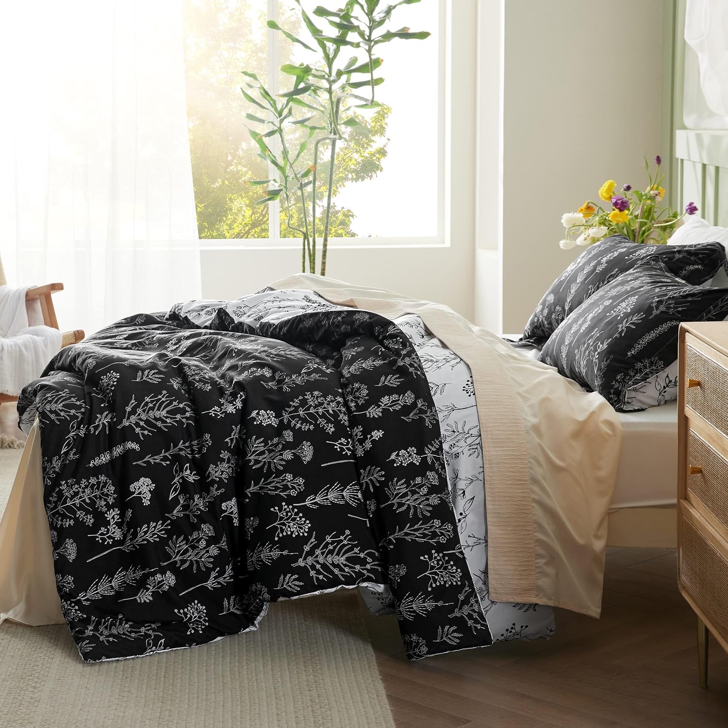 Bedsure California King Comforter Set - Black Bed Set, 3 Pieces Cute Floral Bedding, 1 Soft Reversible Botanical Flowers Comforter and 2 Pillow Shams - Image 4