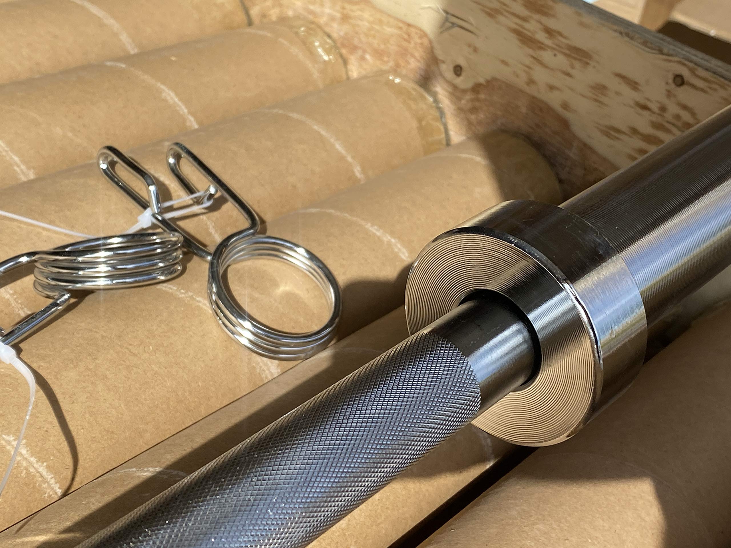 Yoleo 7-Foot Olympic Barbell Bar Standard Weight Bar Solid Iron 2-Inch Bar bell Diameter for Power Lifting & Weightlifting with Two Collars for Home Fitness Workout Strength Training Exercise Equipment