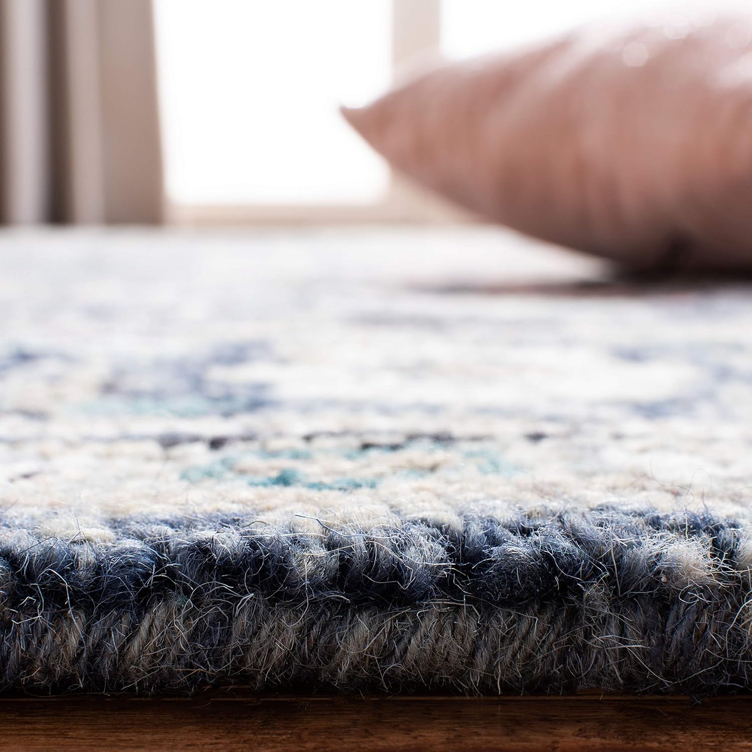 SAFAVIEH Aspen Collection Area Rug - 5' x 8', Pink & Blue, Handmade Boho Braided Tassel Wool, Ideal for High Traffic Areas in Living Room, Bedroom (APN124U)