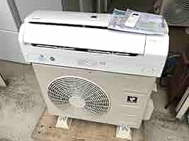 100v用 主に14畳 SHARP AY-J40S-W エアコン 2019年製 AY-J40S-W プラズマクラスター7000搭載のシンプルモデル。主に14