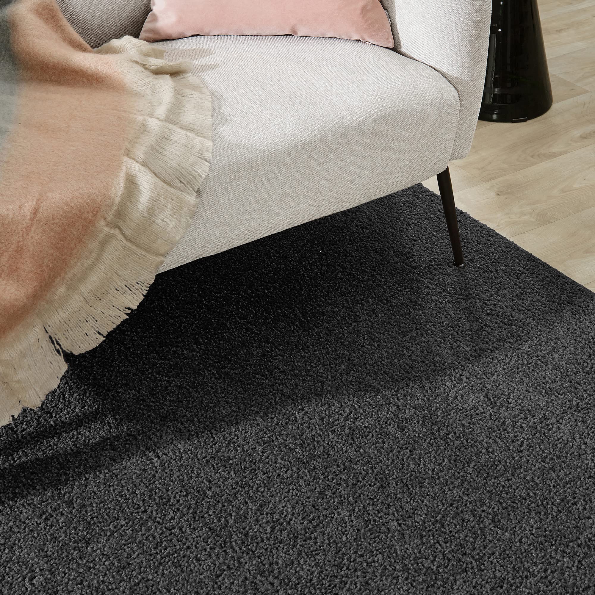 Carpet Studio Ohio Tapis Couloir 67x180cm, Tapis de Passage à Poil Court Doux, Chambre, Salon & Cuisine, Facile à Entretenir - Gris Foncé