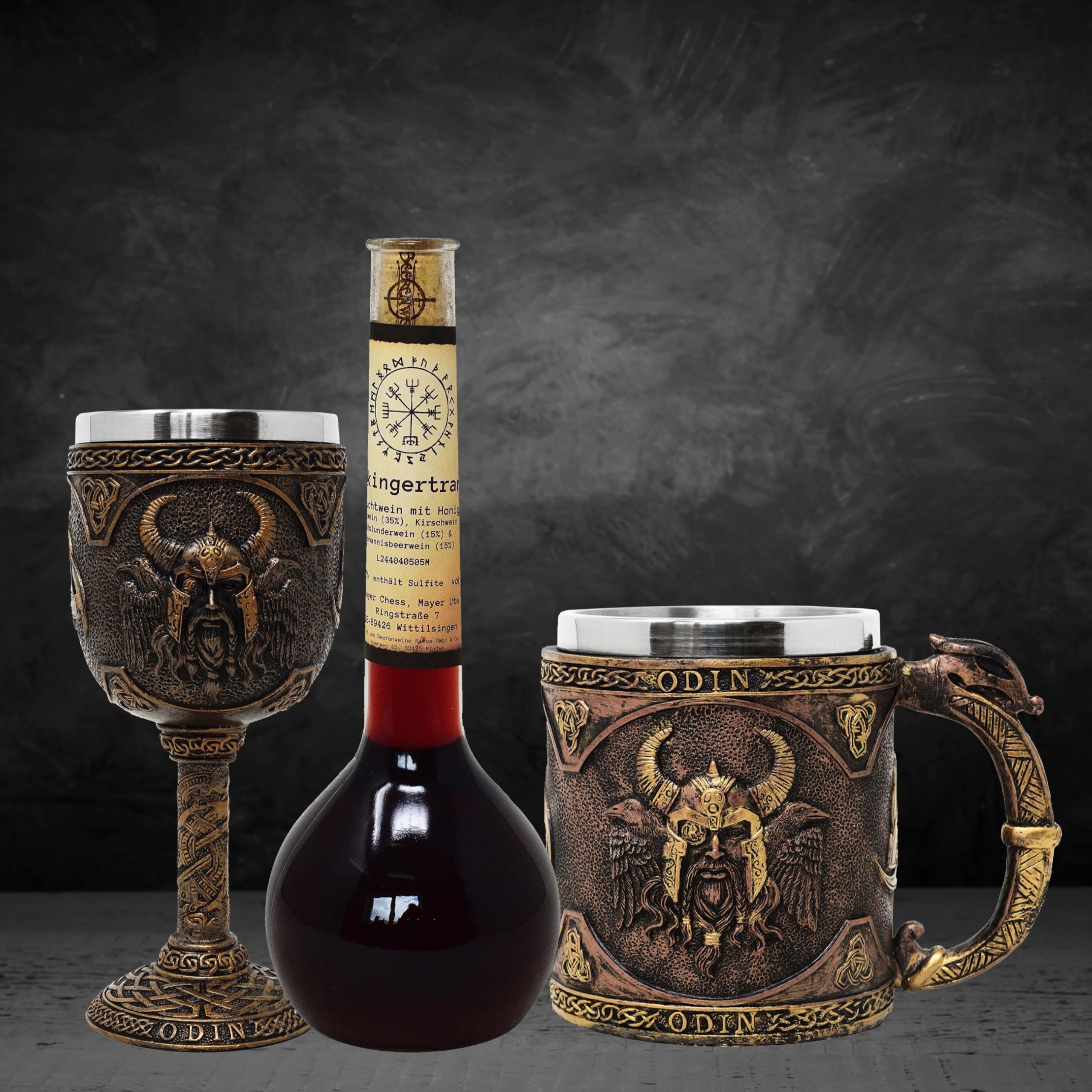 MystiCalls Geschenkset mit Krug Odin und Kelch Odin inklusive Elixierflasche Wikingertrank Mehrfruchtwein - Viking, Geschenk, Met