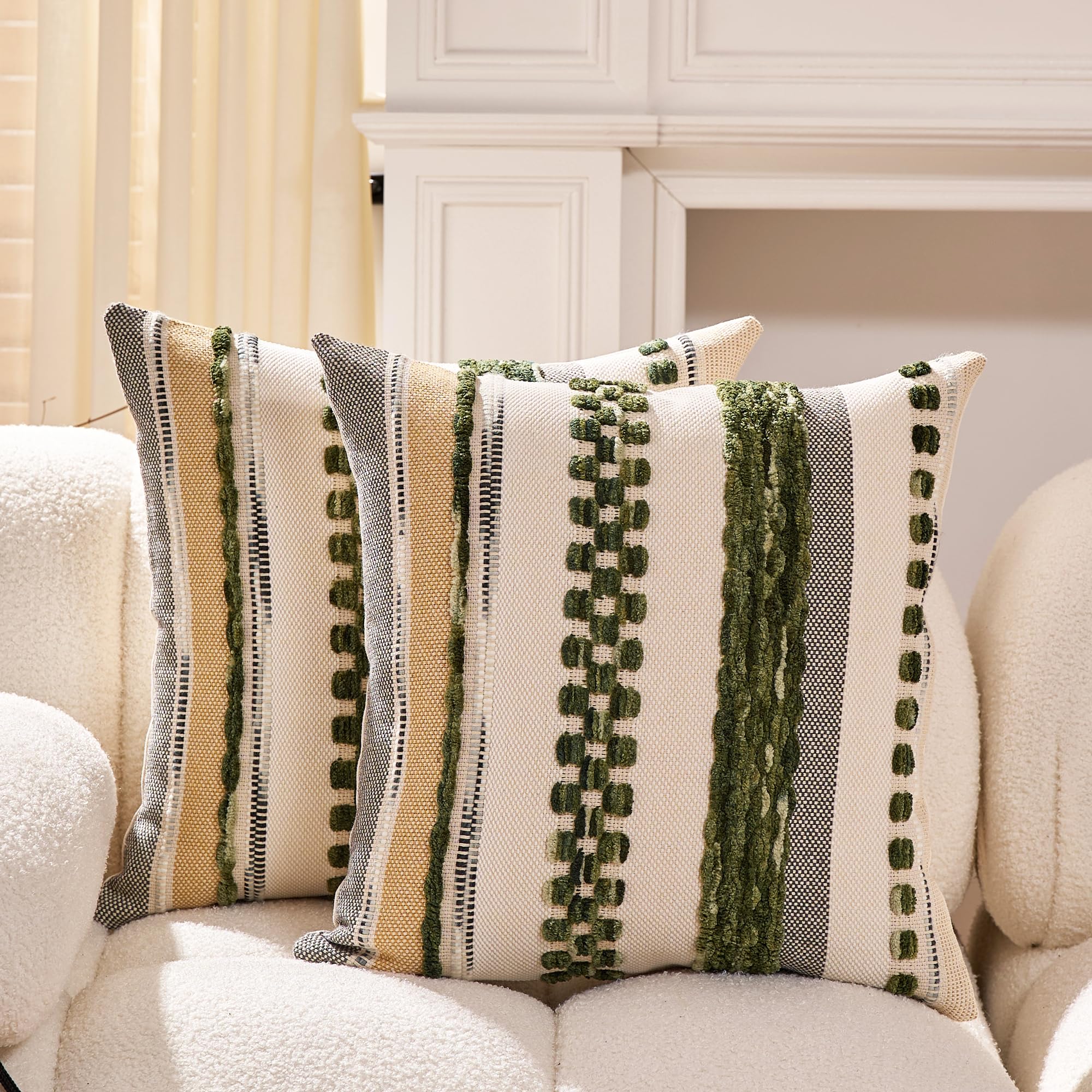 Coussin bohème rayé noir-vert pour décorer un salon cocooning 45x45
