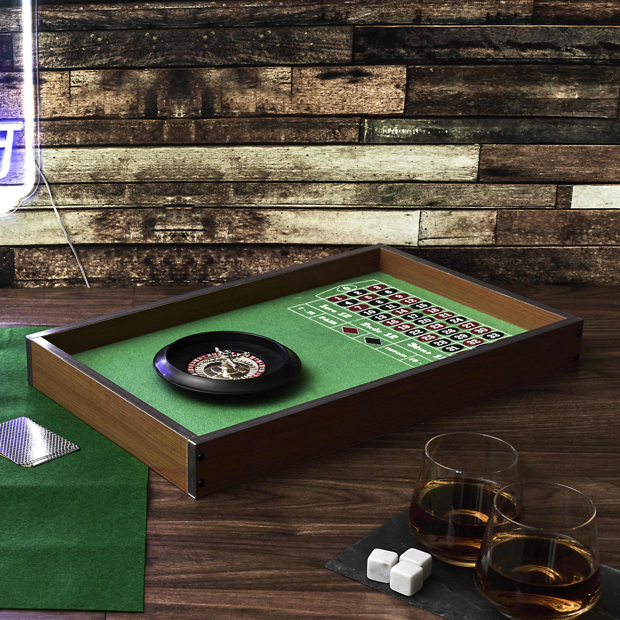 Meister Gadget, MG3490, Bring das Kasino nach Hause mit diesem Spiel des Kasinos 2 in 1 ! Bluffen, Strategie und viel Lachen garantiert mit diesem Spiel von Black Jack und Roulette.