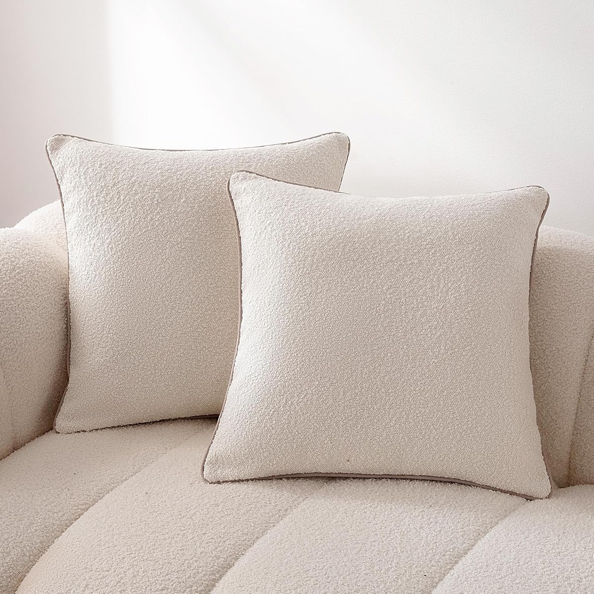 Amazon Basics Fundas de almohada Boucle para sofá, sala de estar, decoración del hogar con cremallera oculta, blanco, 18.0 x 18.0 in, paquete de 2