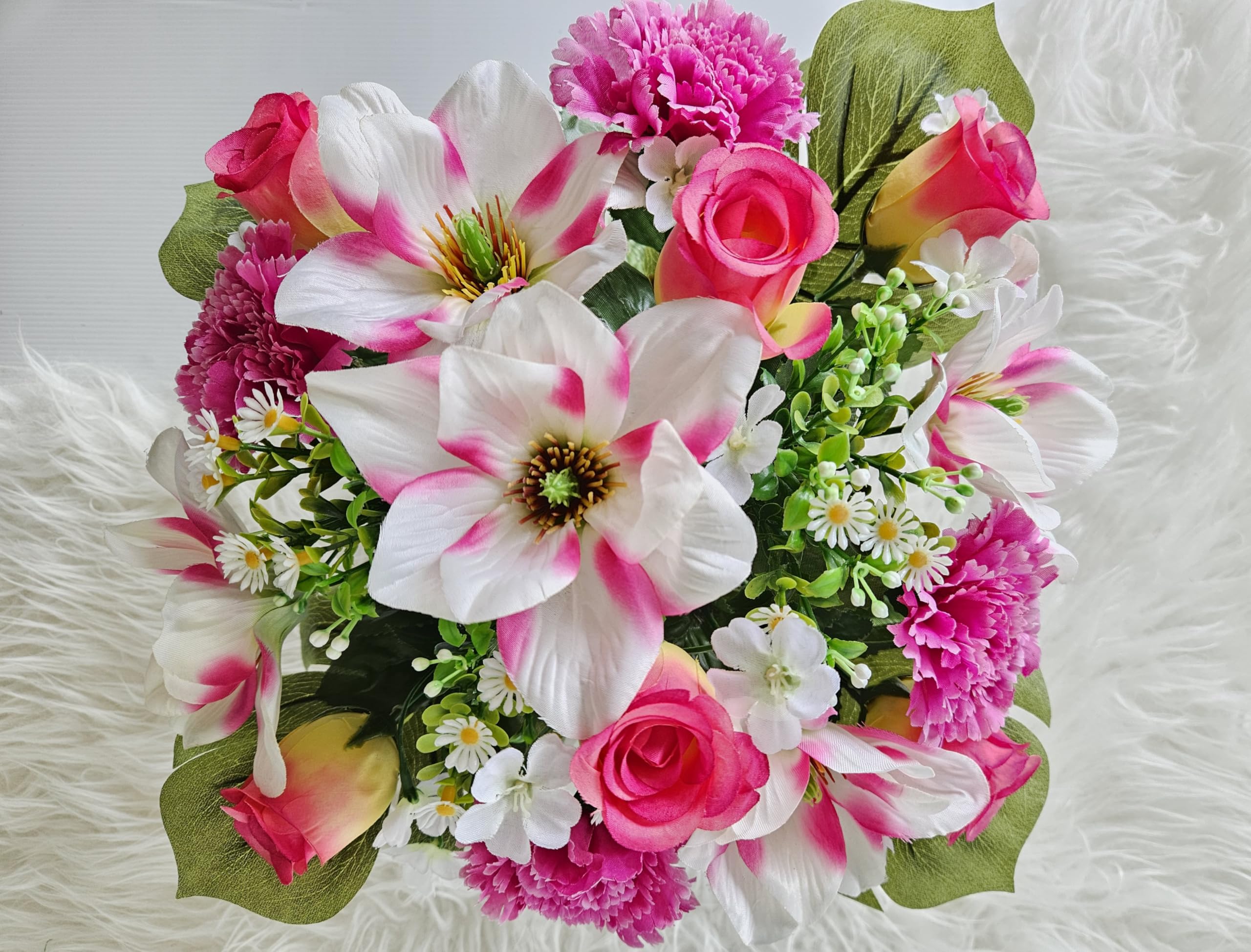 Composition de Fleurs Artificielles, Lesté Ciment pour Une Très Bonne Tenue à L' extérieur. Réalisé par Nos Soins, Fleurs de Qualité.