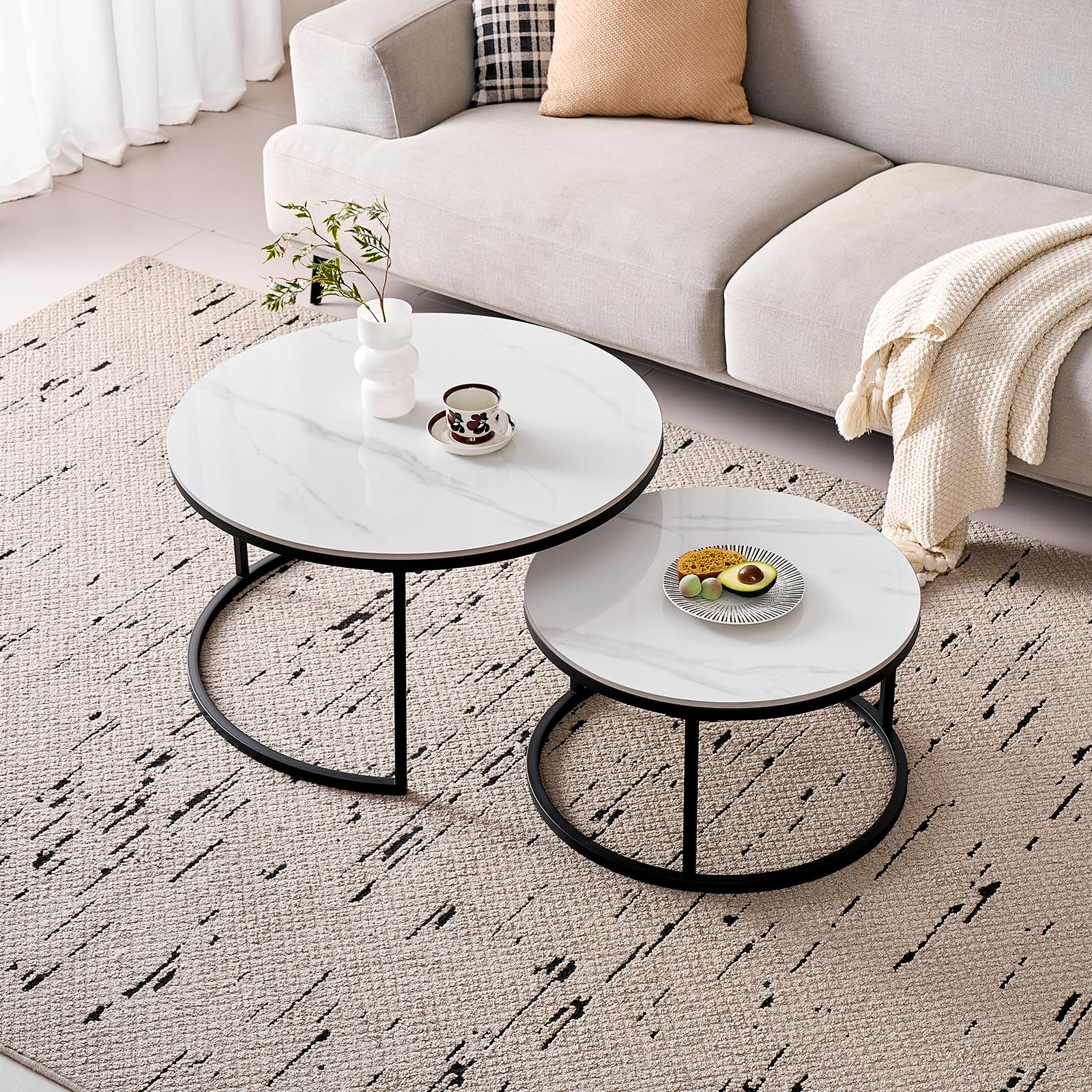 GrandCA HOME Set di 2 Tavolini Rotondi da Caffè, Tavolini Impilabili Moderni per il Soggiorno, Struttura in Metallo Nero, 50 cm e 70 cm, Realizzati in Marmo Bianco e Pietra Sinterizzata