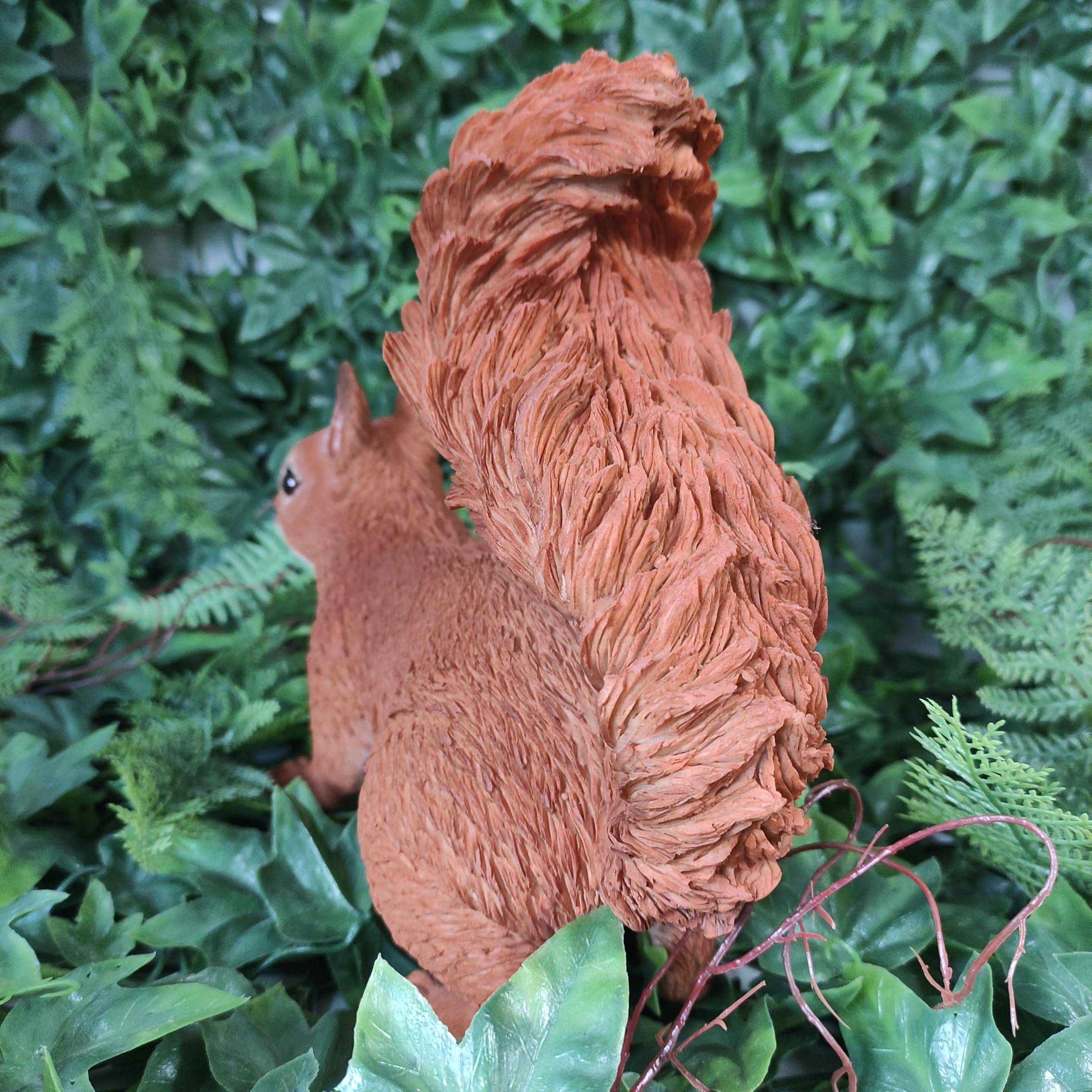 Real Life Laufendes rotes Eichhörnchen | Harzdekoration für Haus oder Garten | XRL-RS10-D