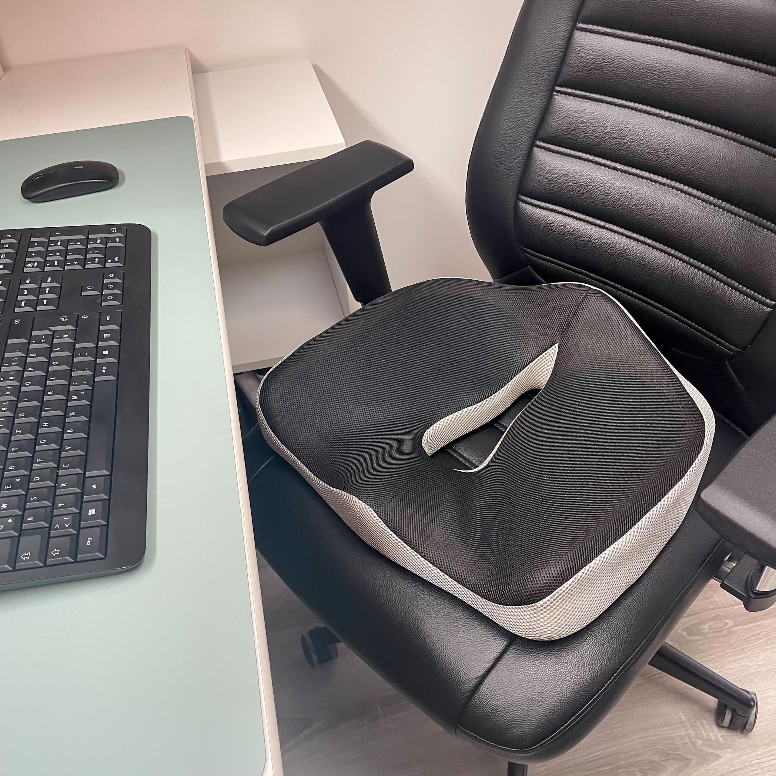 hjh OFFICE Cojín ortopédico MEDISIT VII Cojín ergonómico para el coxis, Transpirable y refrigerante, Acolchado de Espuma/Gel, Negro