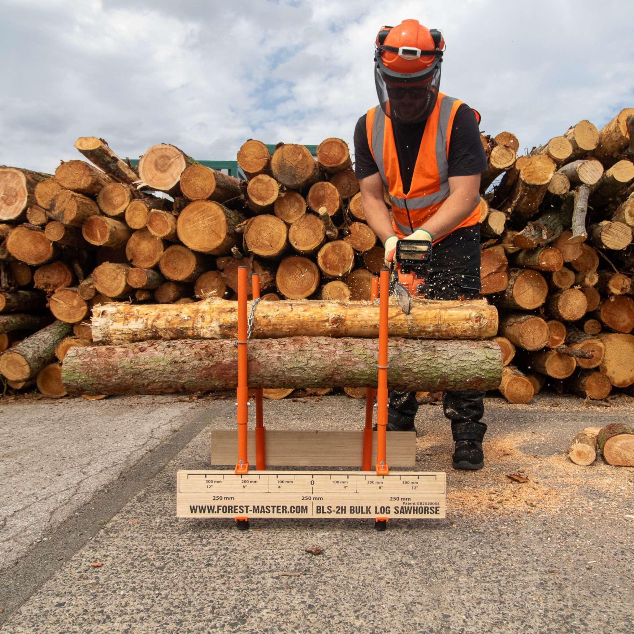 BLS-2H Cavalletto per tronchi – Taglio di precisione multi-ceppo con design brevettato di sicurezza – Portata 150 kg – Pieghevole, leggero e compatto – Doppia catena autobloccante per la massima