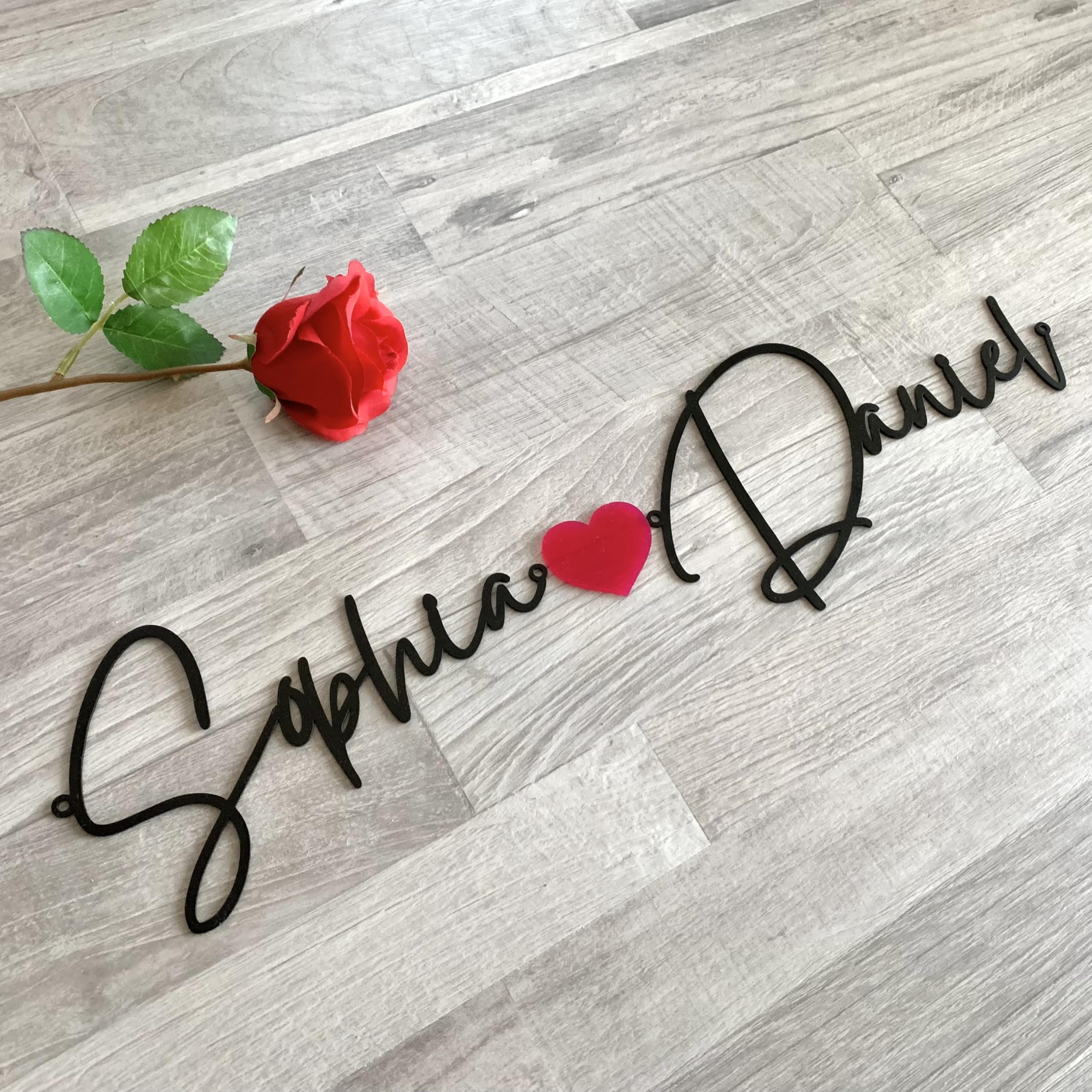 2 Nombres de metálico y corazón, Nombres Personalizados, Letrero metal, Decoración Salon, Regalo de boda para parejas, Aniversario, Compromiso, San Valentín, Cumpleaños, Nombres cortados con láser