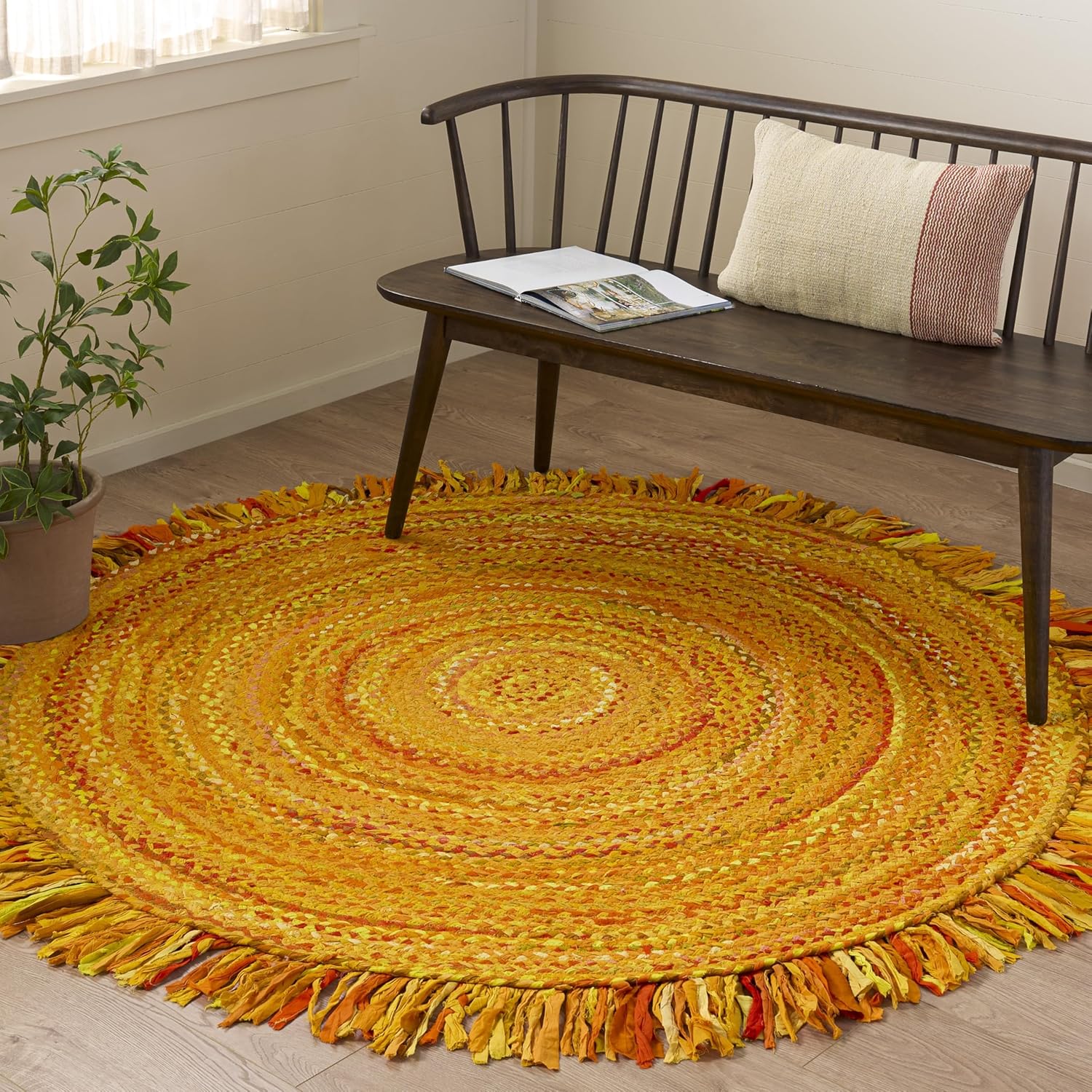 SAFAVIEH Braided Collection Area Rug - 4' Round, Pink & Fuchsia, Handmade Cotton, Ideal for Living Room, Bedroom, Foyer, Dining Space (BRD451U)