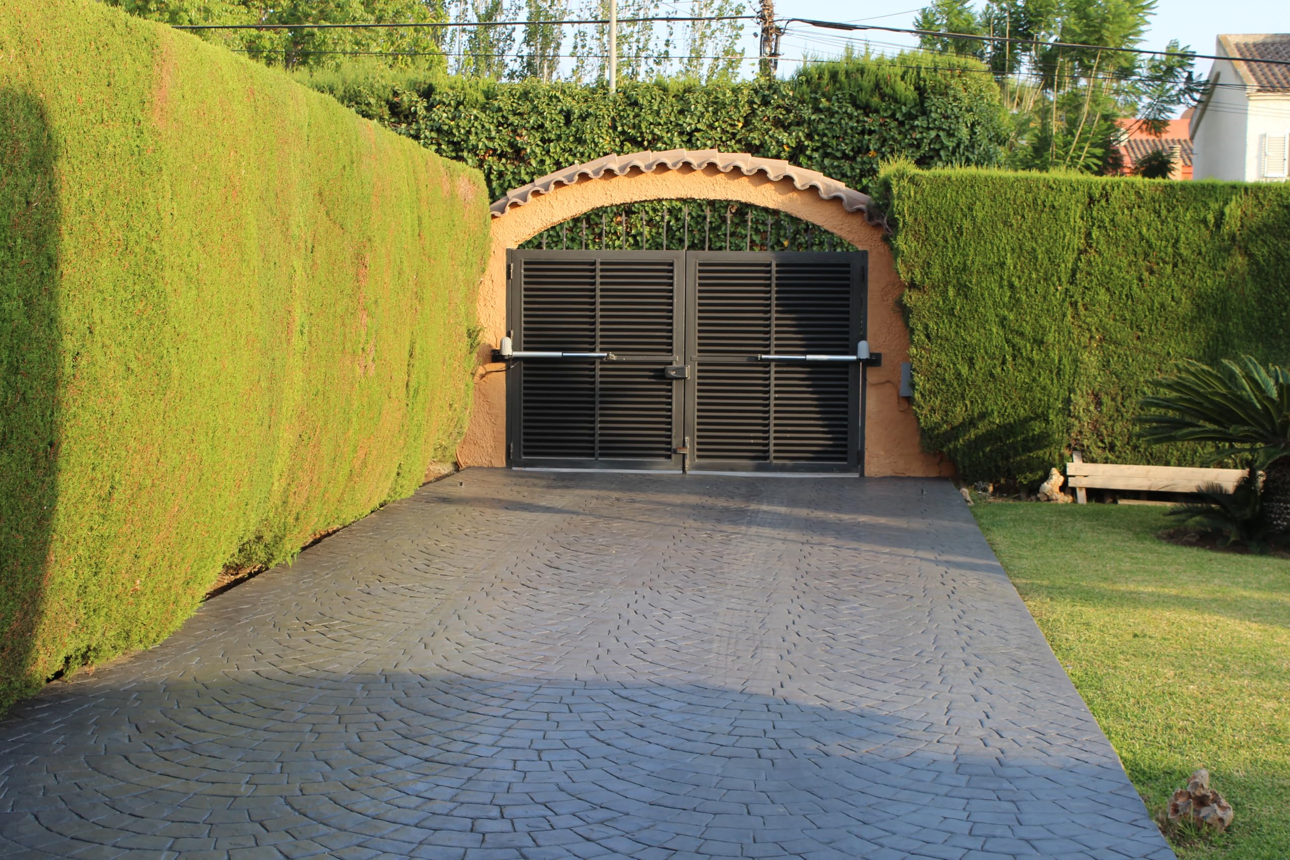Renomax - Resina Hormigon Impreso y Superficies Porosas Al Agua + Tinte Hormigon Impreso Color Cemento, 5L Cubre hasta 50m² | Repara y Protege Suelos,Fachadas | Fácil de Aplicar, Garantía 5 Años